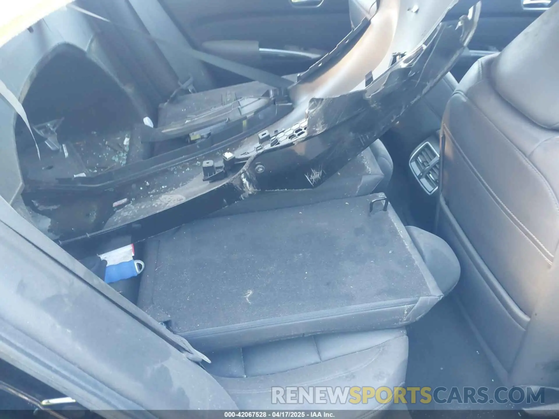 8 Photograph of a damaged car 19UUB1F31LA016968 ACURA TLX 2020