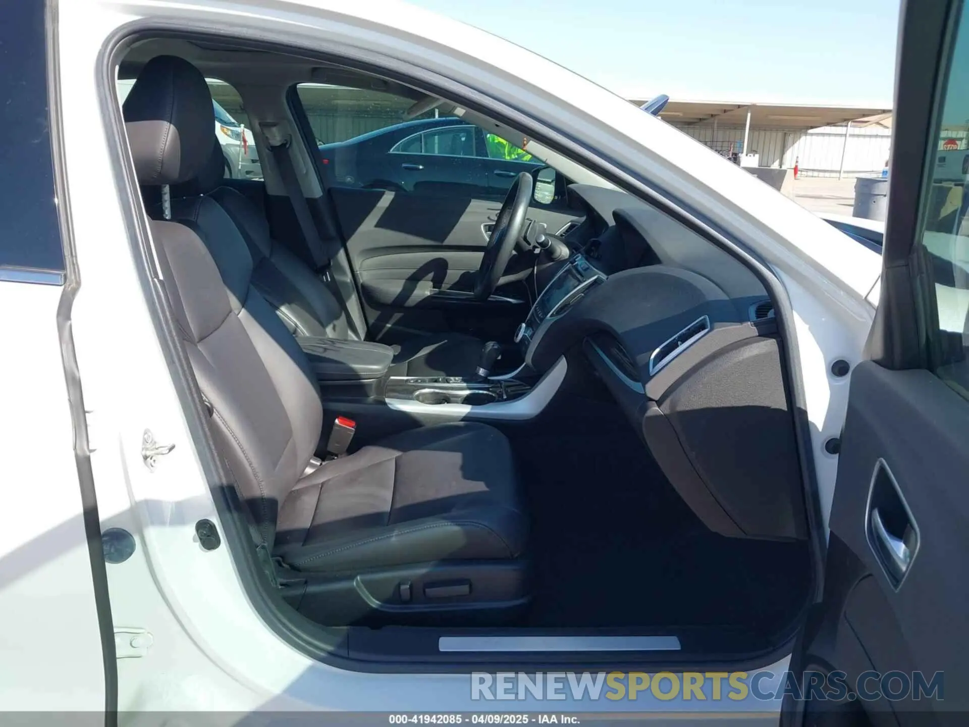 5 Photograph of a damaged car 19UUB1F32LA011682 ACURA TLX 2020