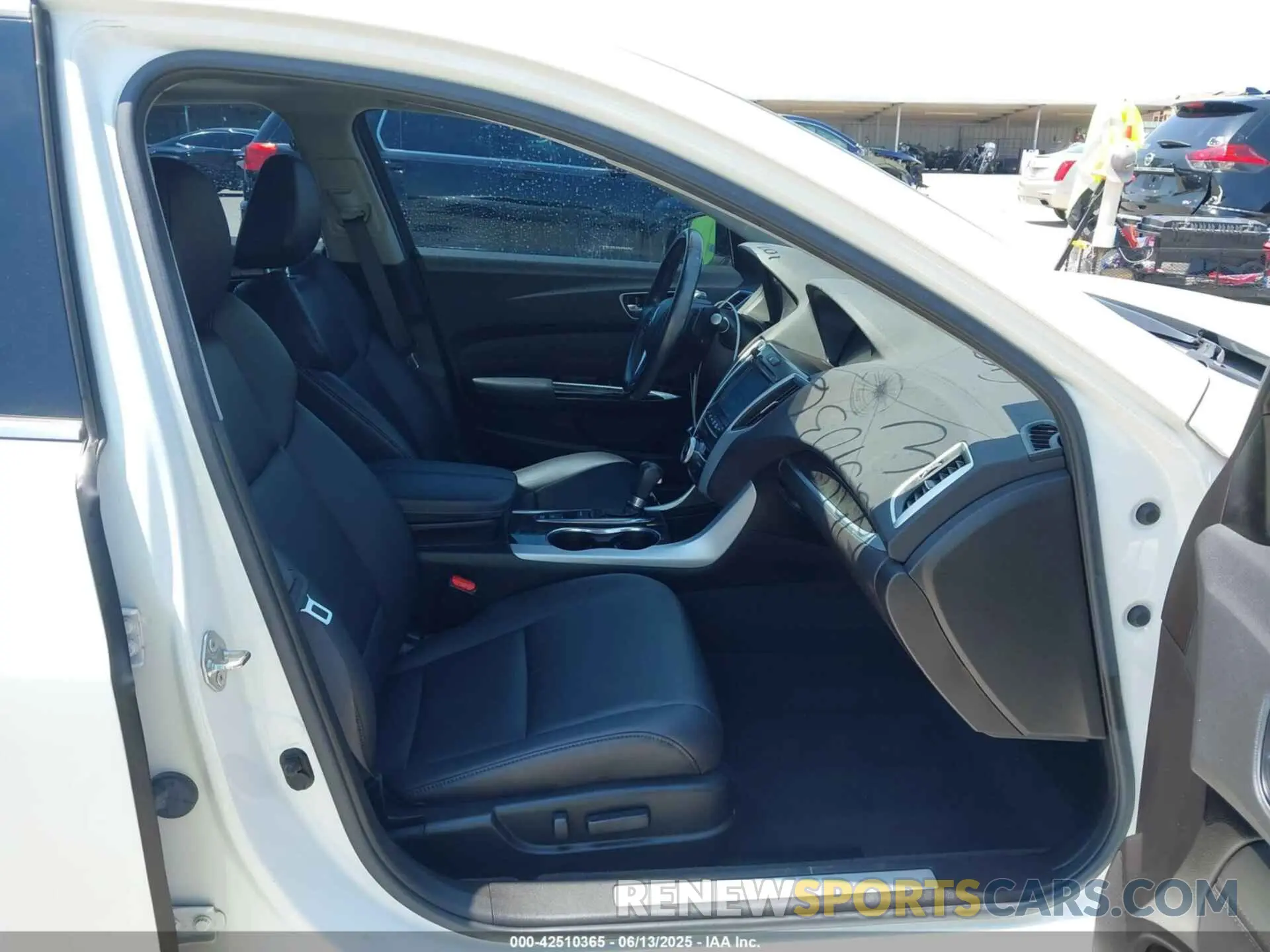 5 Photograph of a damaged car 19UUB1F34LA011697 ACURA TLX 2020