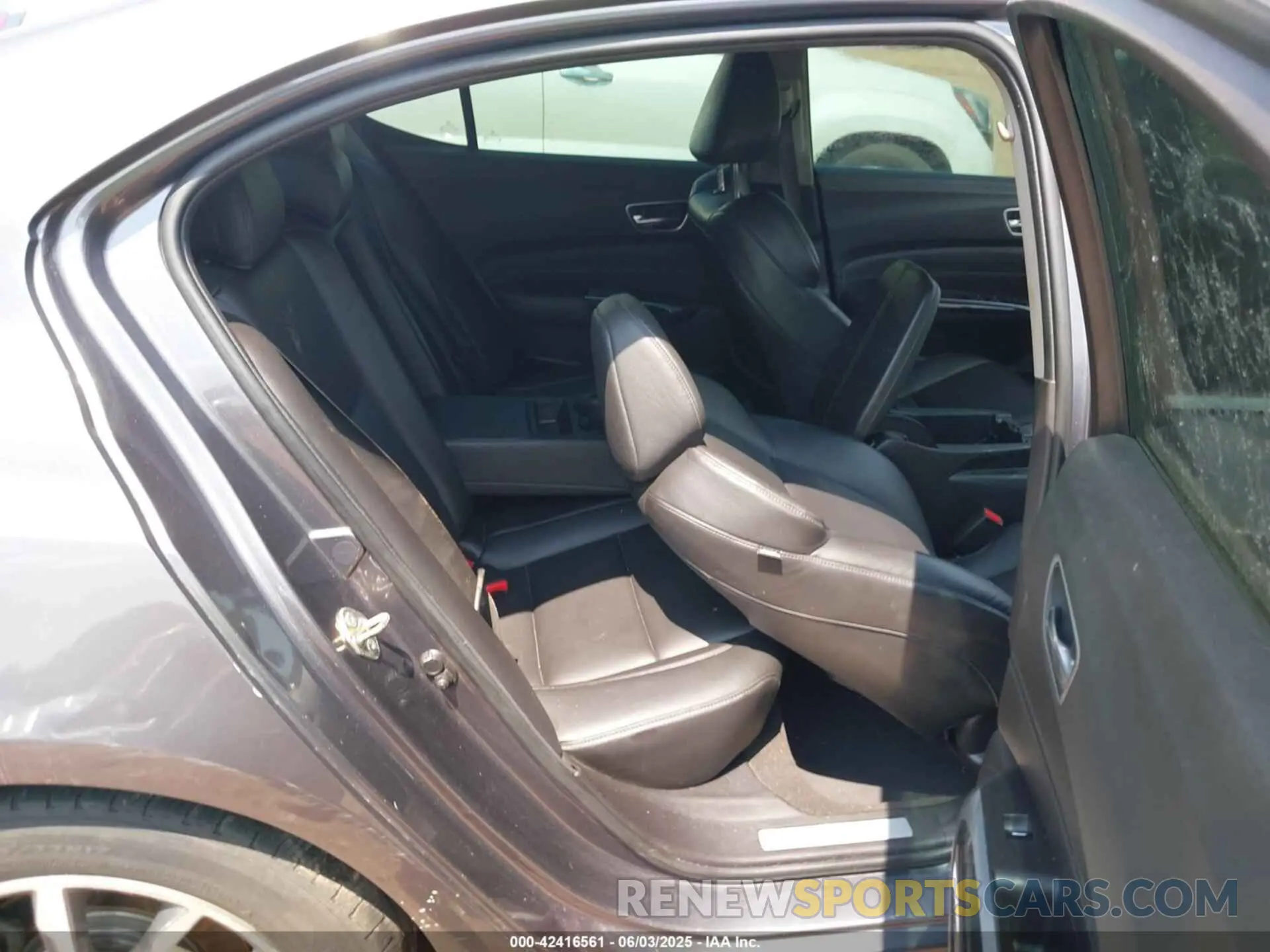8 Photograph of a damaged car 19UUB1F37LA006932 ACURA TLX 2020