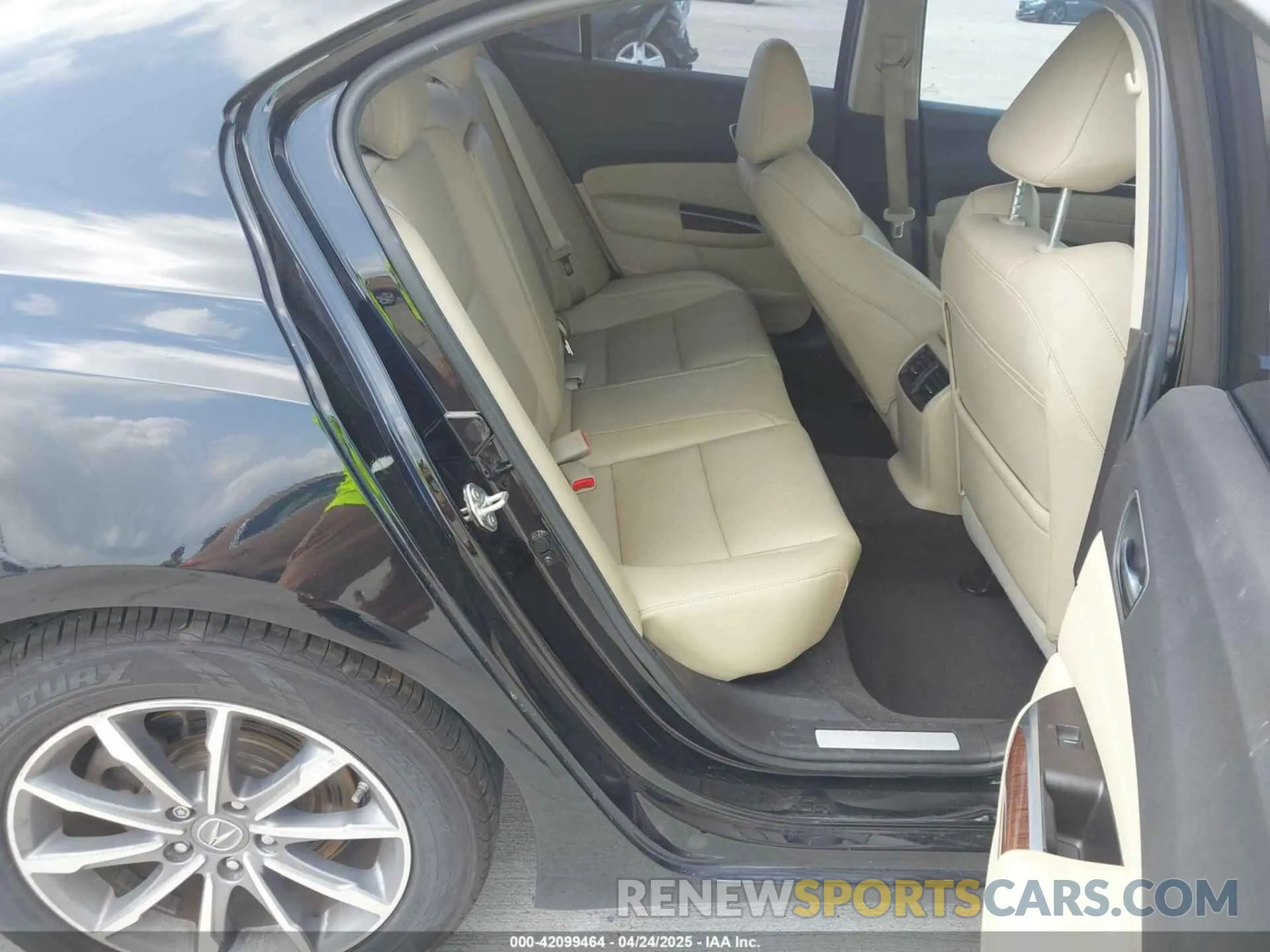 8 Photograph of a damaged car 19UUB1F39LA004521 ACURA TLX 2020