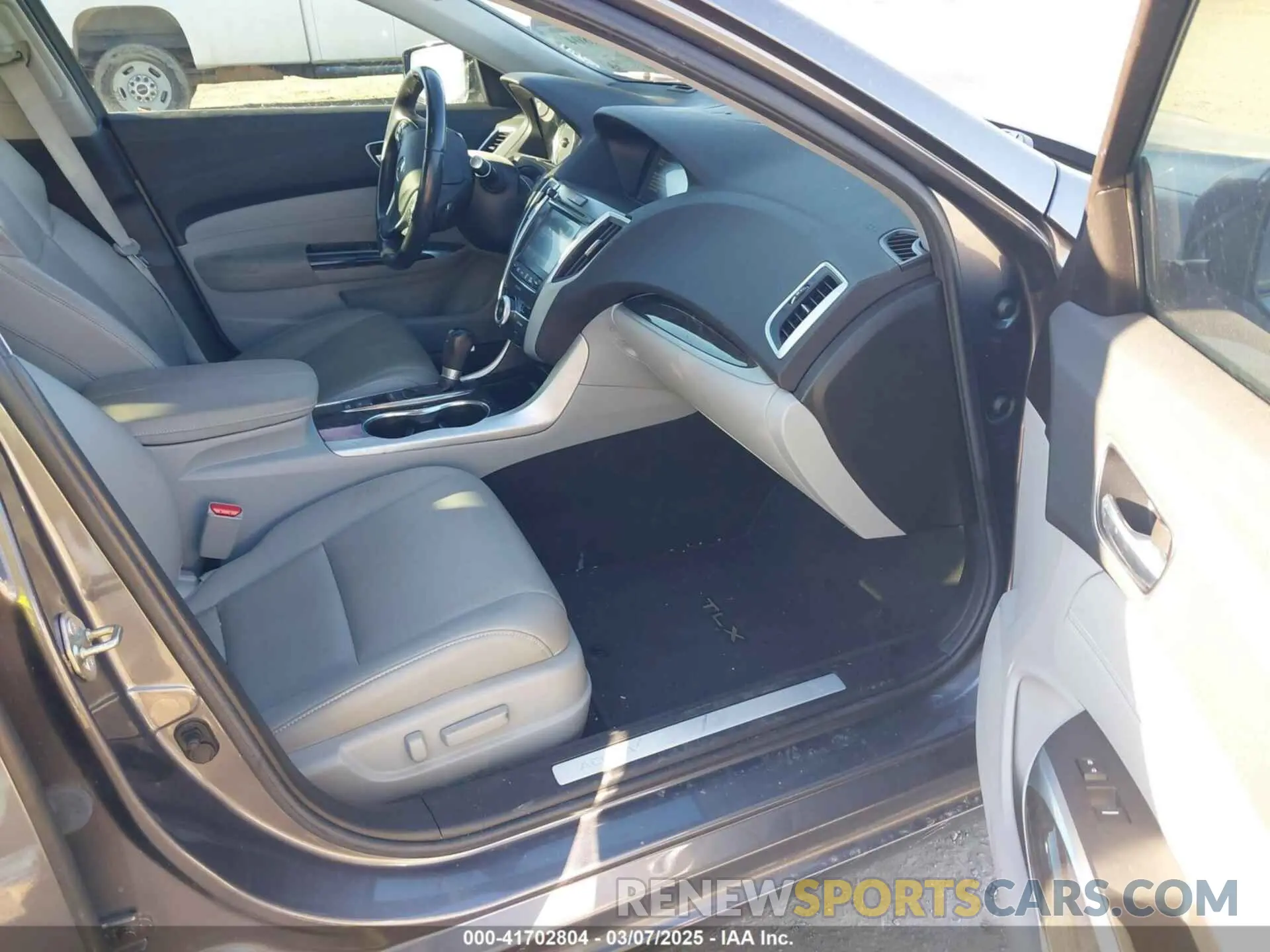 5 Photograph of a damaged car 19UUB1F3XLA009341 ACURA TLX 2020
