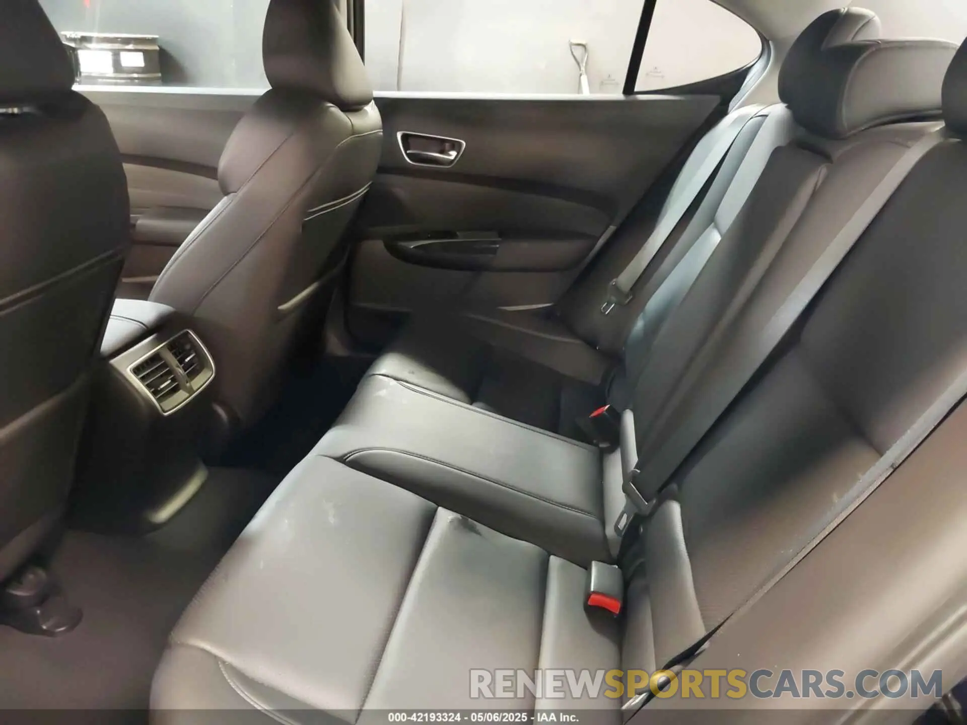 8 Photograph of a damaged car 19UUB1F53LA006637 ACURA TLX 2020