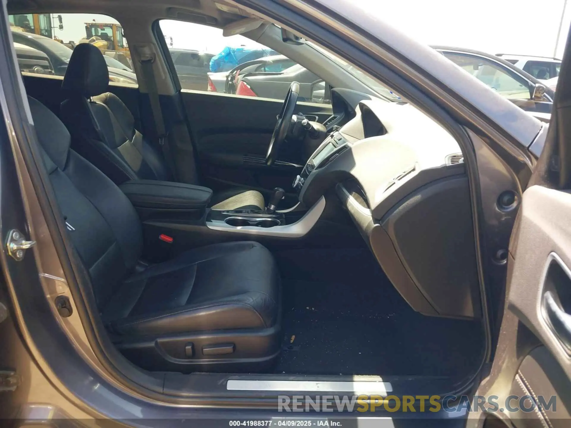 5 Photograph of a damaged car 19UUB1F53LA010462 ACURA TLX 2020