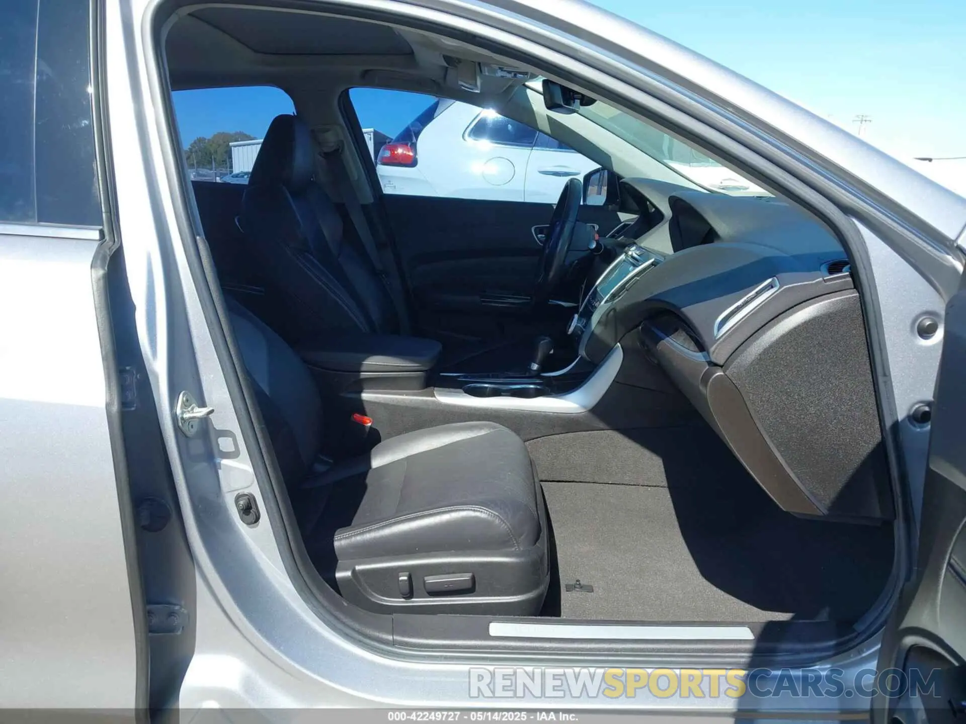 5 Photograph of a damaged car 19UUB1F55LA014853 ACURA TLX 2020