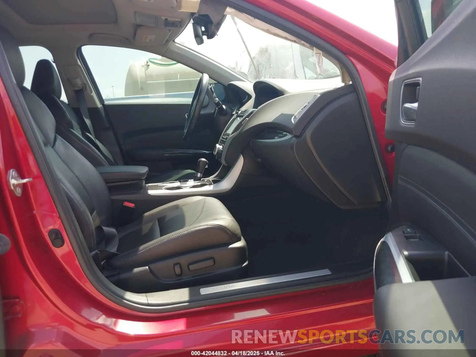 5 Photograph of a damaged car 19UUB1F55LA015601 ACURA TLX 2020