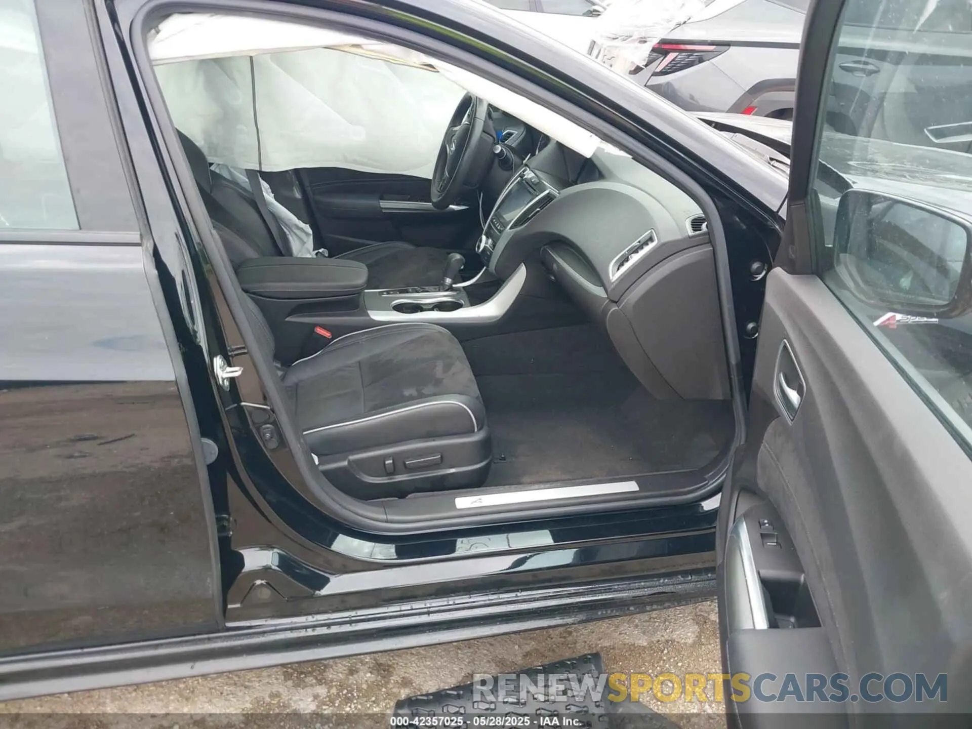 5 Photograph of a damaged car 19UUB1F64LA005943 ACURA TLX 2020