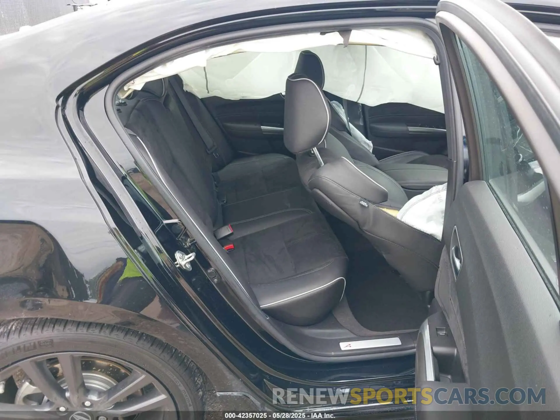 8 Photograph of a damaged car 19UUB1F64LA005943 ACURA TLX 2020