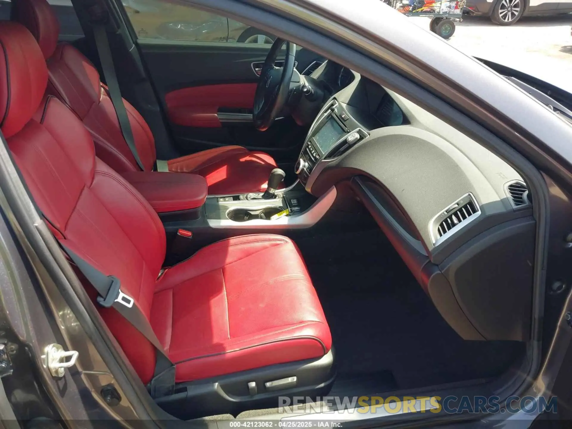 5 Photograph of a damaged car 19UUB1F66LA000520 ACURA TLX 2020