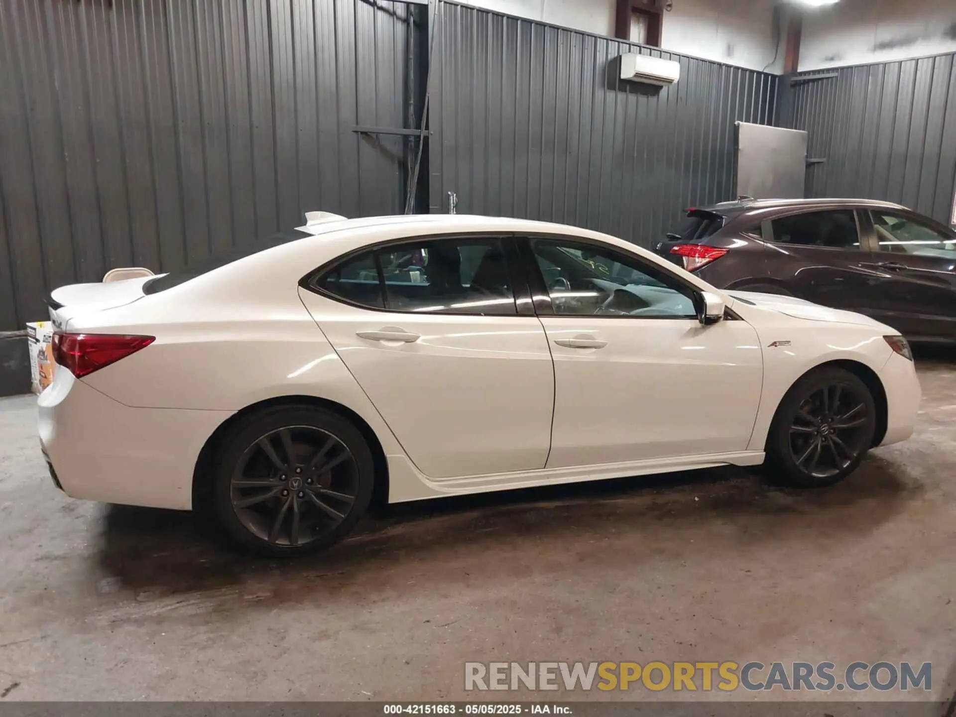 14 Photograph of a damaged car 19UUB1F66LA013039 ACURA TLX 2020