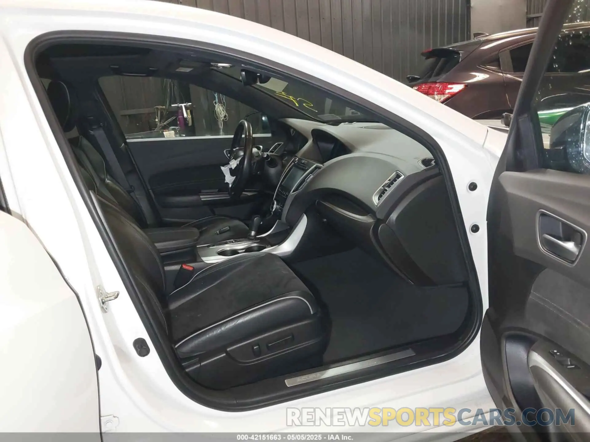 5 Photograph of a damaged car 19UUB1F66LA013039 ACURA TLX 2020