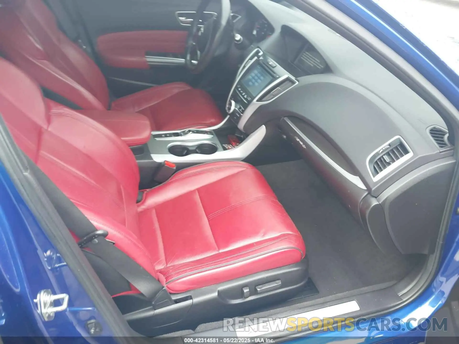 5 Photograph of a damaged car 19UUB2F64LA004121 ACURA TLX 2020