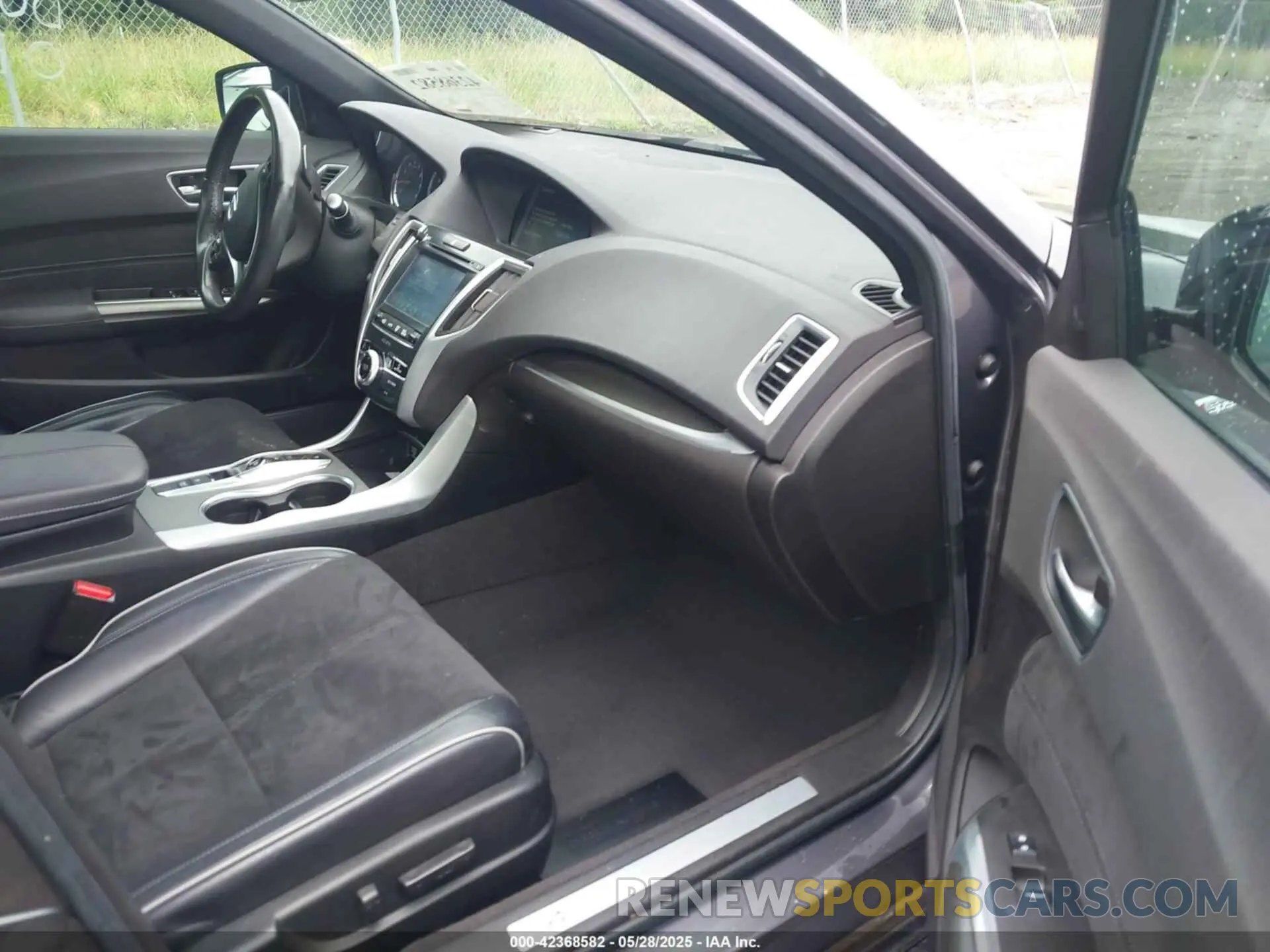 5 Photograph of a damaged car 19UUB2F64LA005351 ACURA TLX 2020