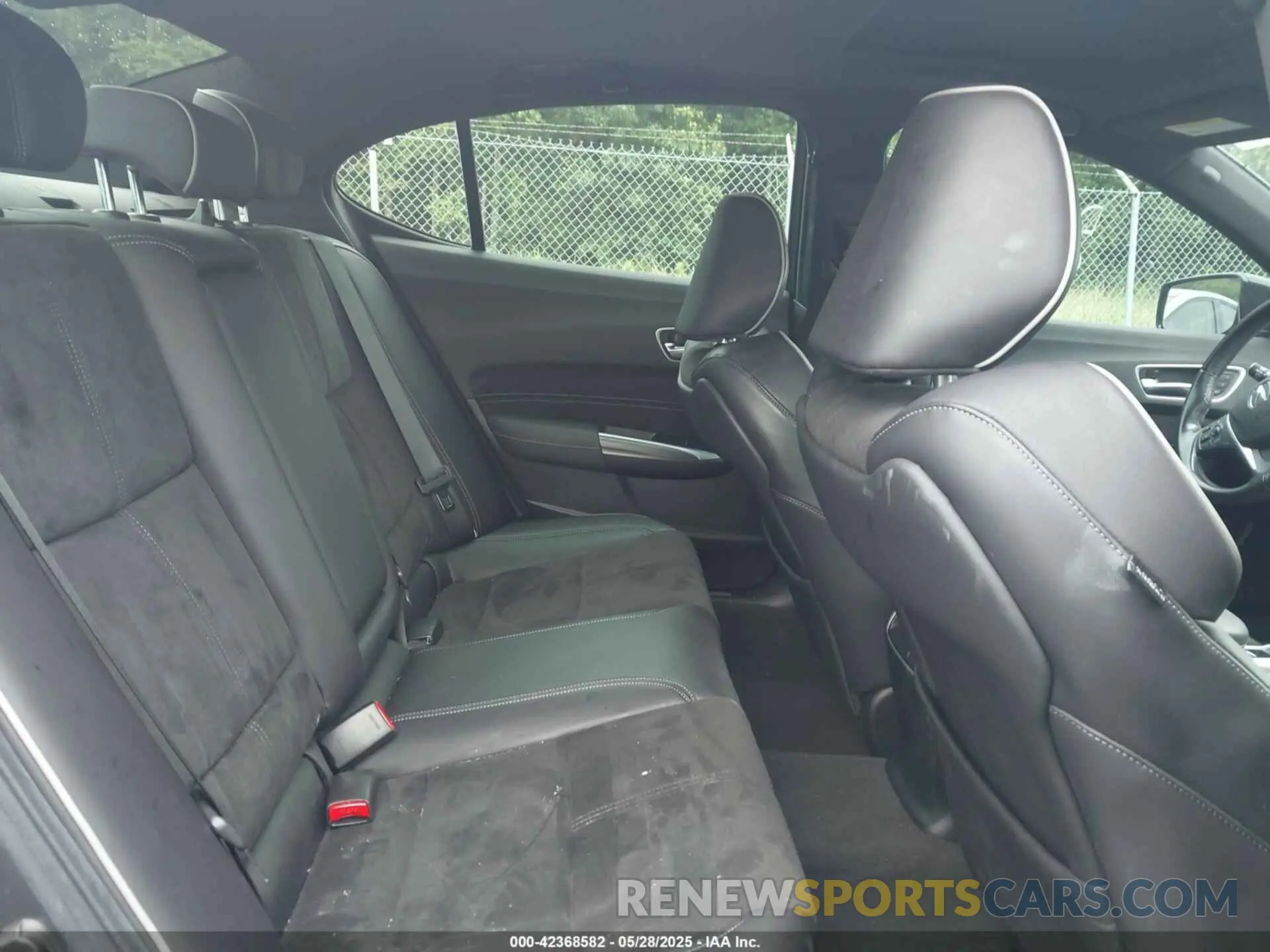 8 Photograph of a damaged car 19UUB2F64LA005351 ACURA TLX 2020