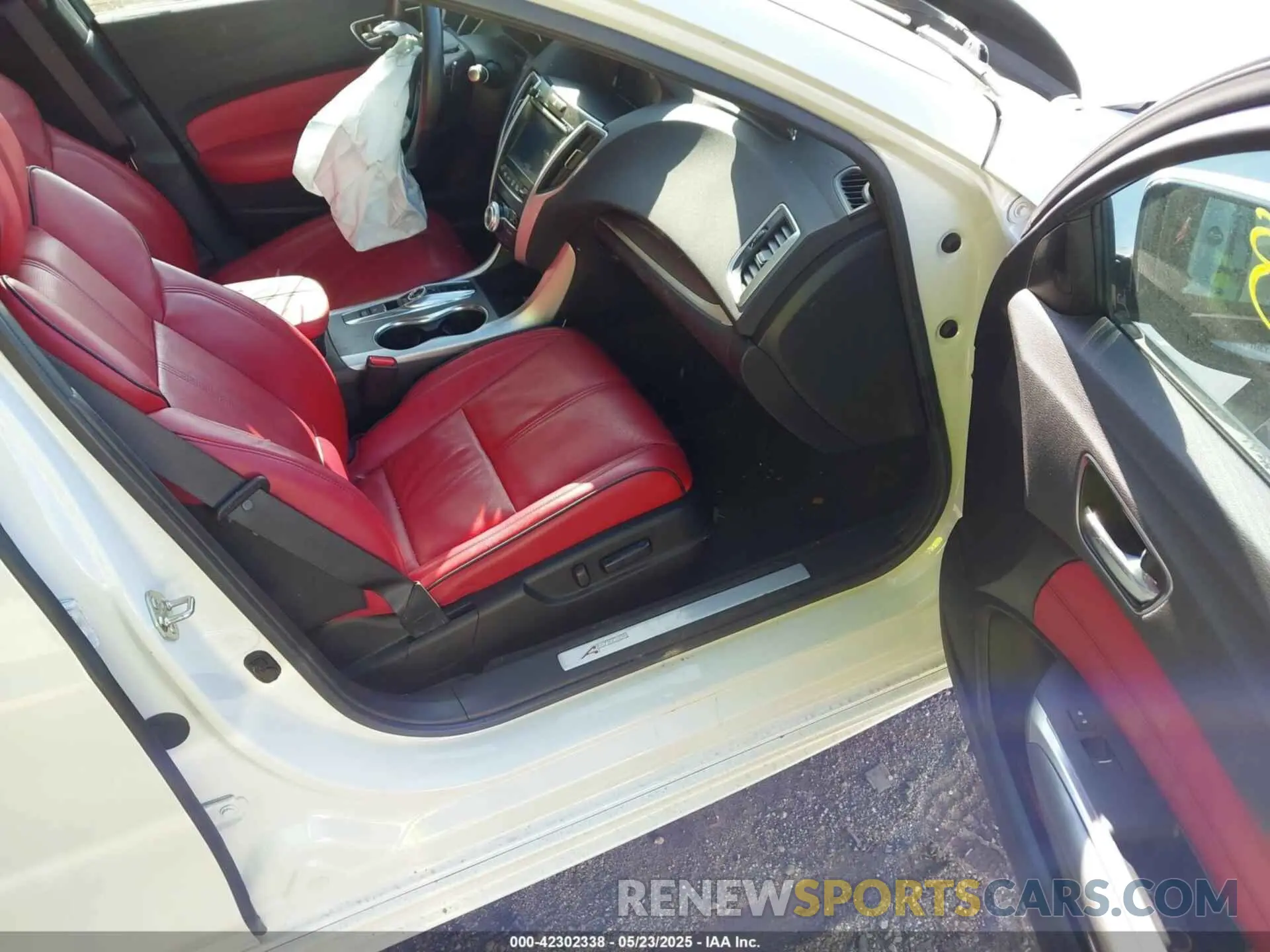 5 Photograph of a damaged car 19UUB2F66LA002614 ACURA TLX 2020