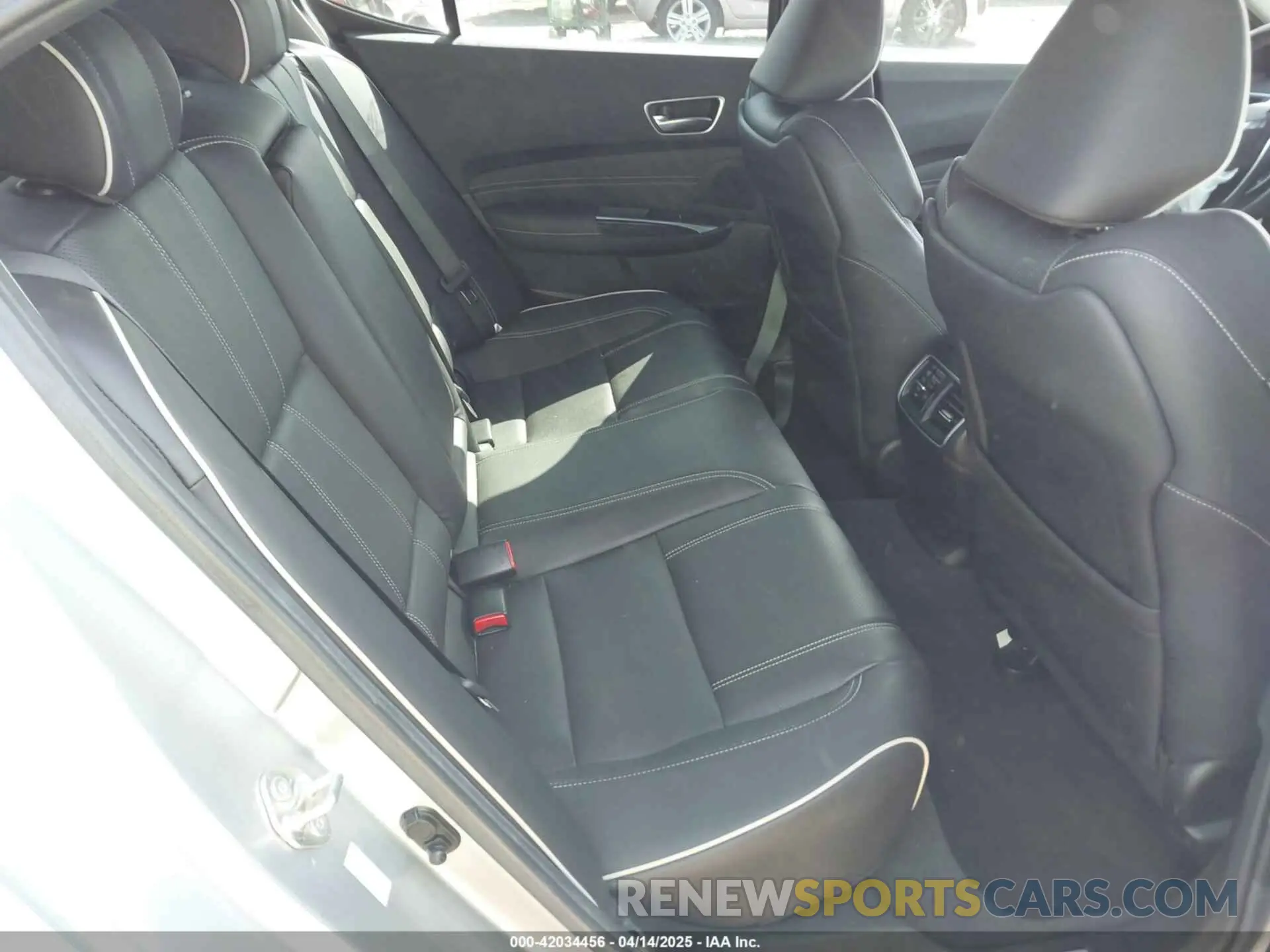 8 Photograph of a damaged car 19UUB3F44LA003829 ACURA TLX 2020
