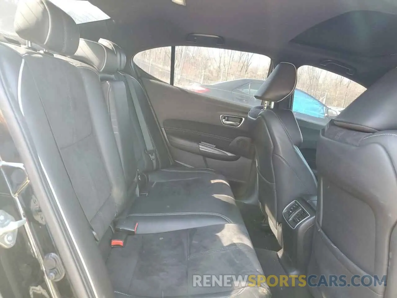 10 Photograph of a damaged car 19UUB3F64LA001421 ACURA TLX 2020