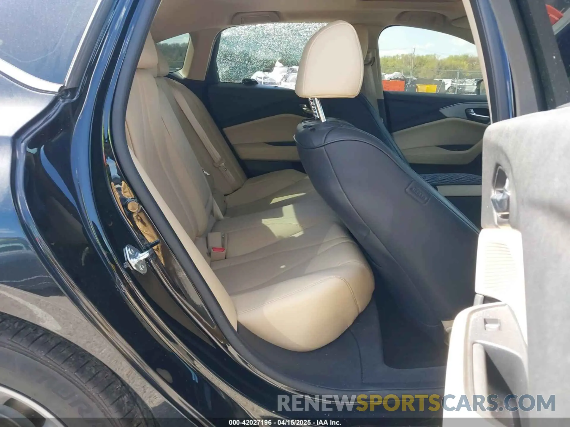 8 Photograph of a damaged car 19UUB5F31MA011651 ACURA TLX 2021