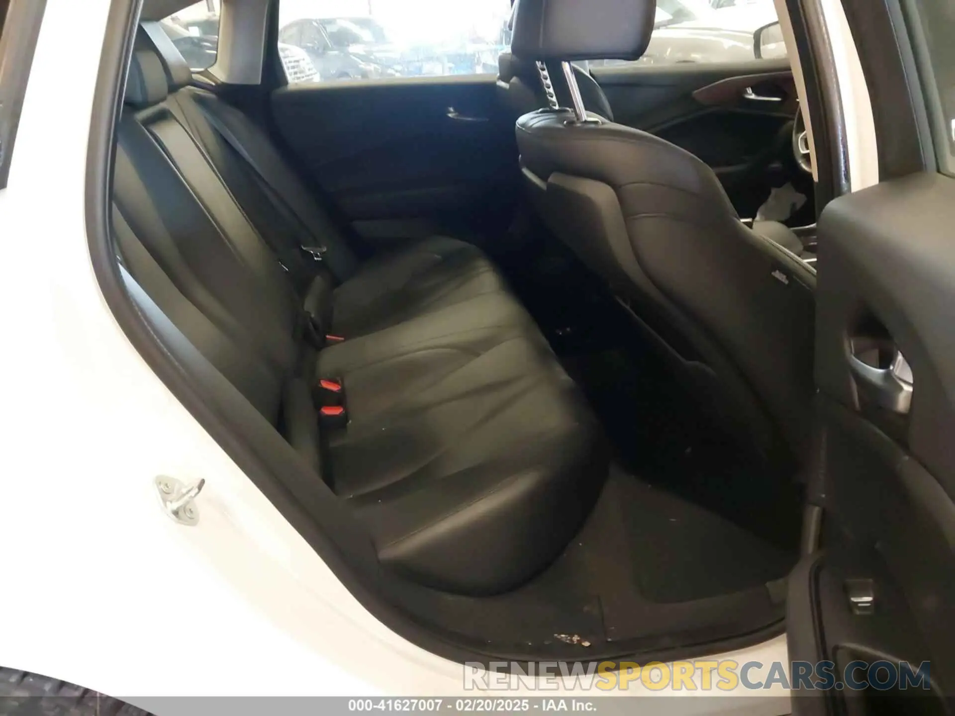 8 Photograph of a damaged car 19UUB5F33MA013207 ACURA TLX 2021