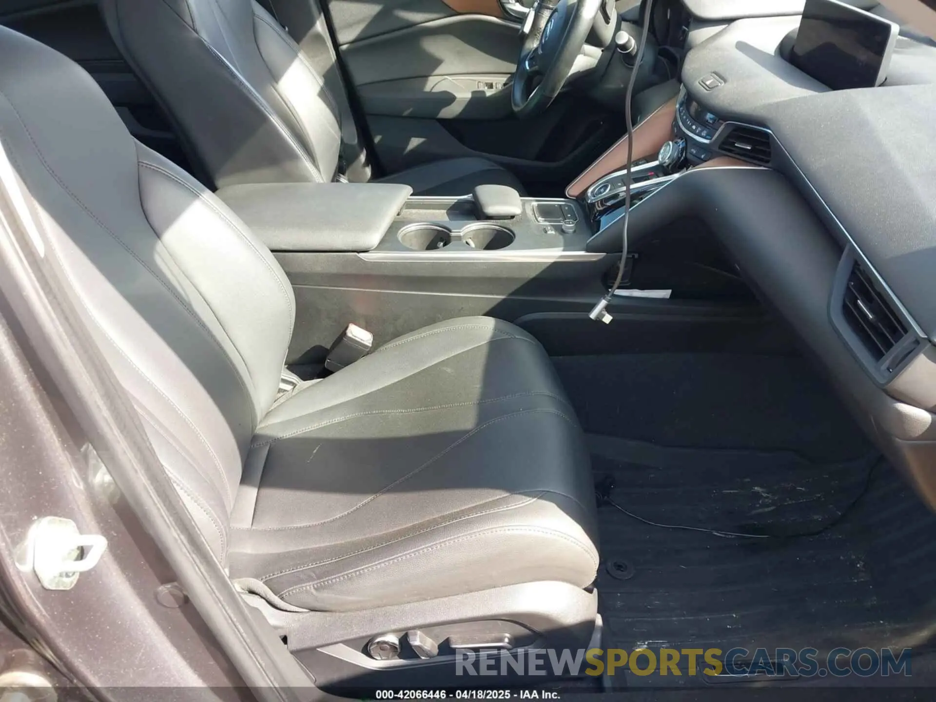 5 Photograph of a damaged car 19UUB5F39MA007413 ACURA TLX 2021