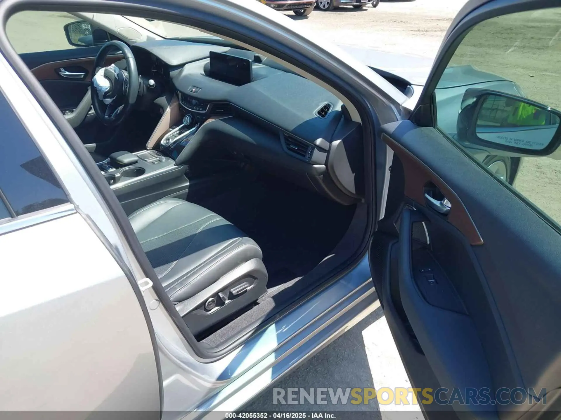 5 Photograph of a damaged car 19UUB5F4XMA009079 ACURA TLX 2021
