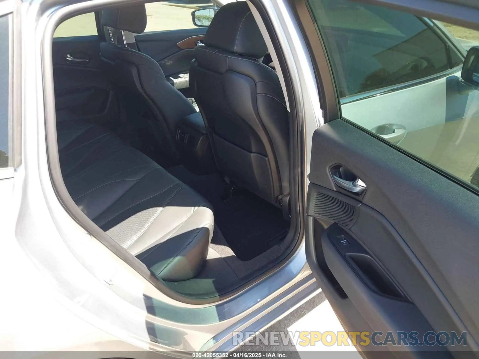 8 Photograph of a damaged car 19UUB5F4XMA009079 ACURA TLX 2021