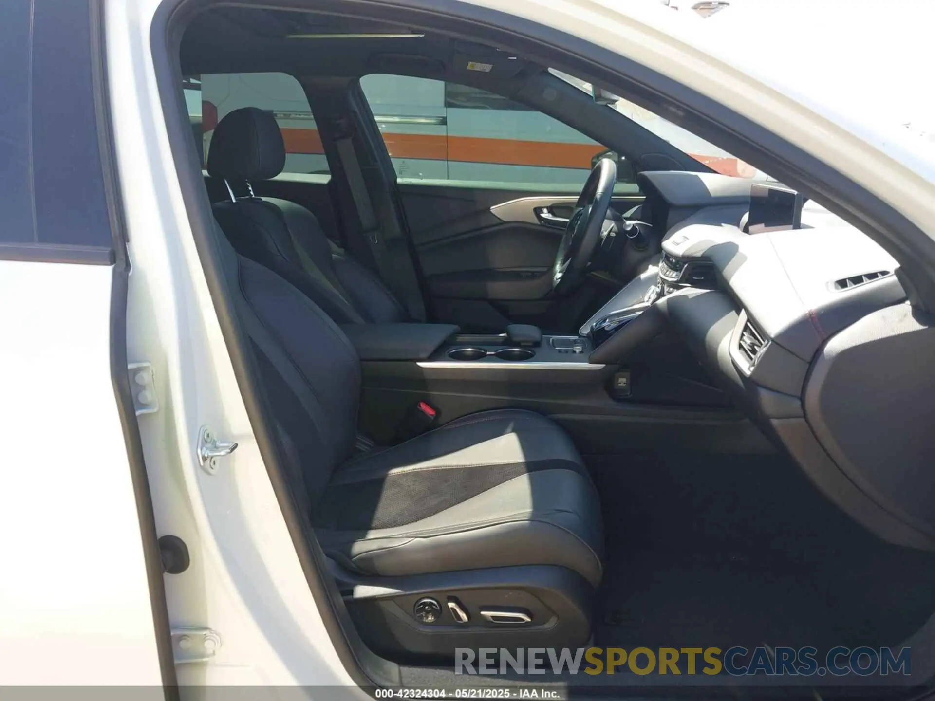 5 Photograph of a damaged car 19UUB5F51MA006774 ACURA TLX 2021