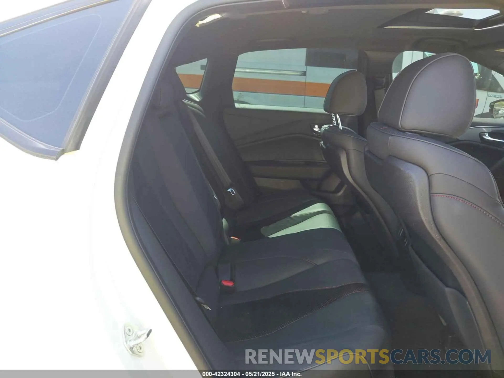 8 Photograph of a damaged car 19UUB5F51MA006774 ACURA TLX 2021