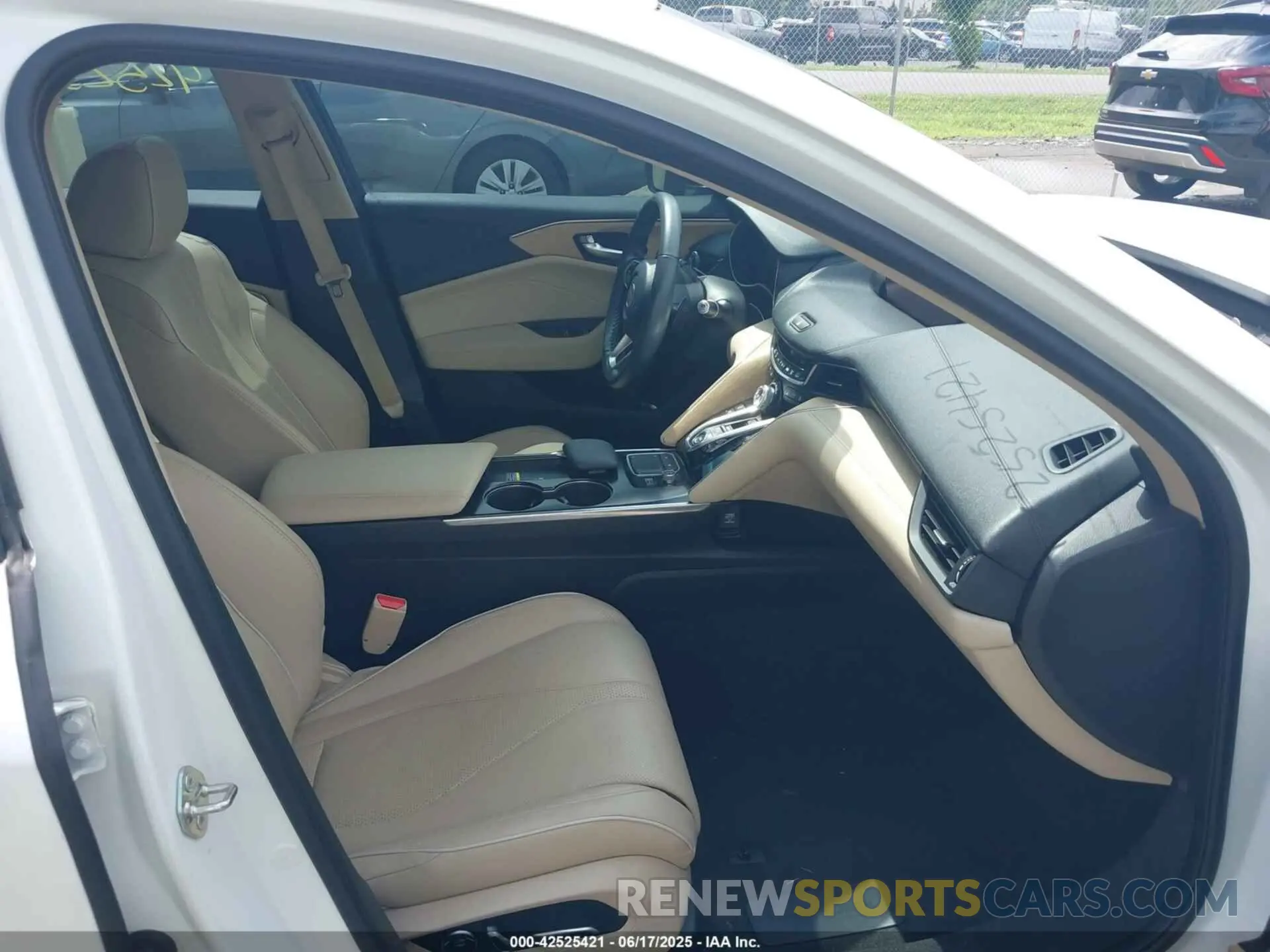 5 Photograph of a damaged car 19UUB5F68MA001306 ACURA TLX 2021
