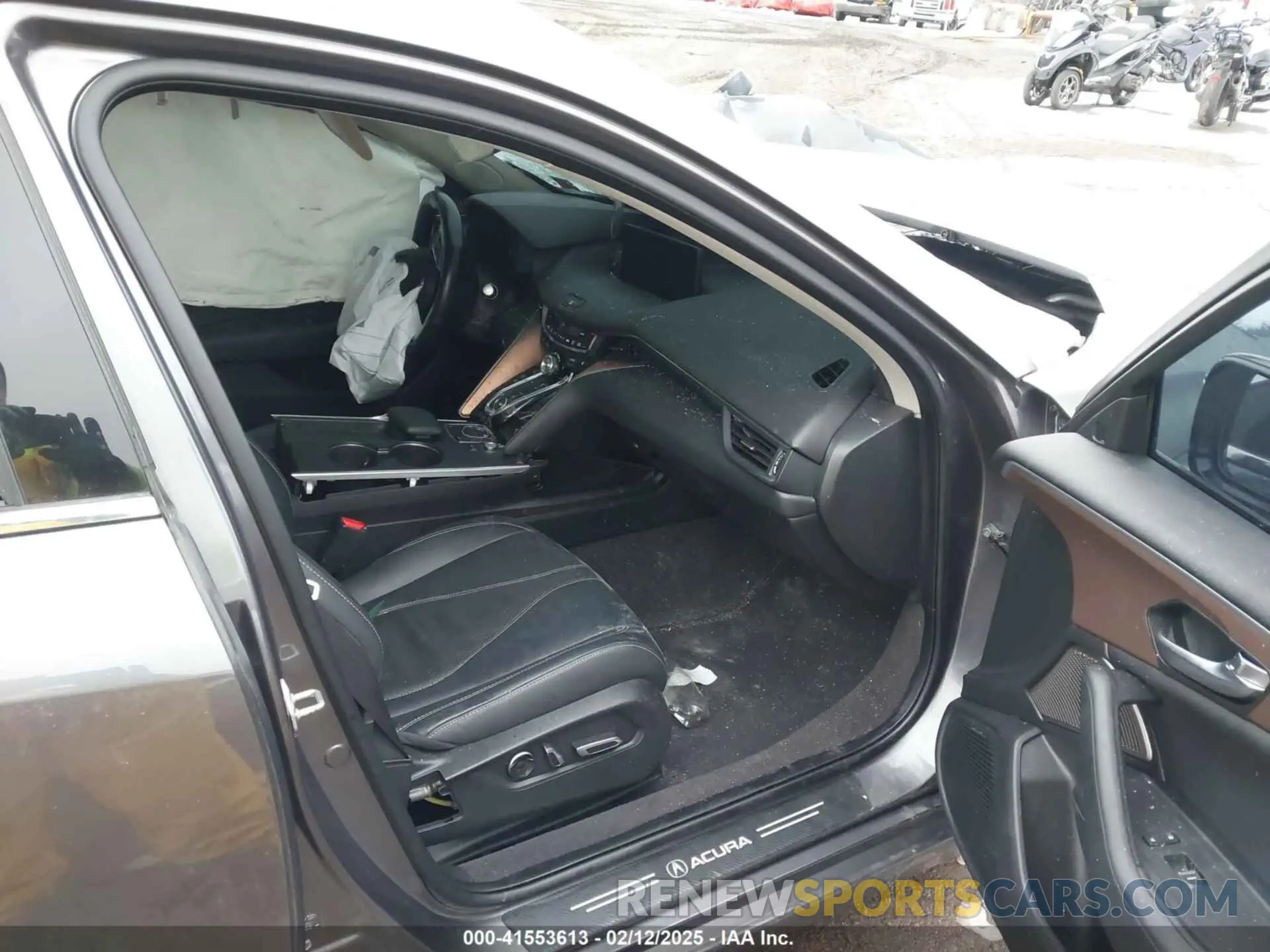 5 Photograph of a damaged car 19UUB6F40MA002194 ACURA TLX 2021