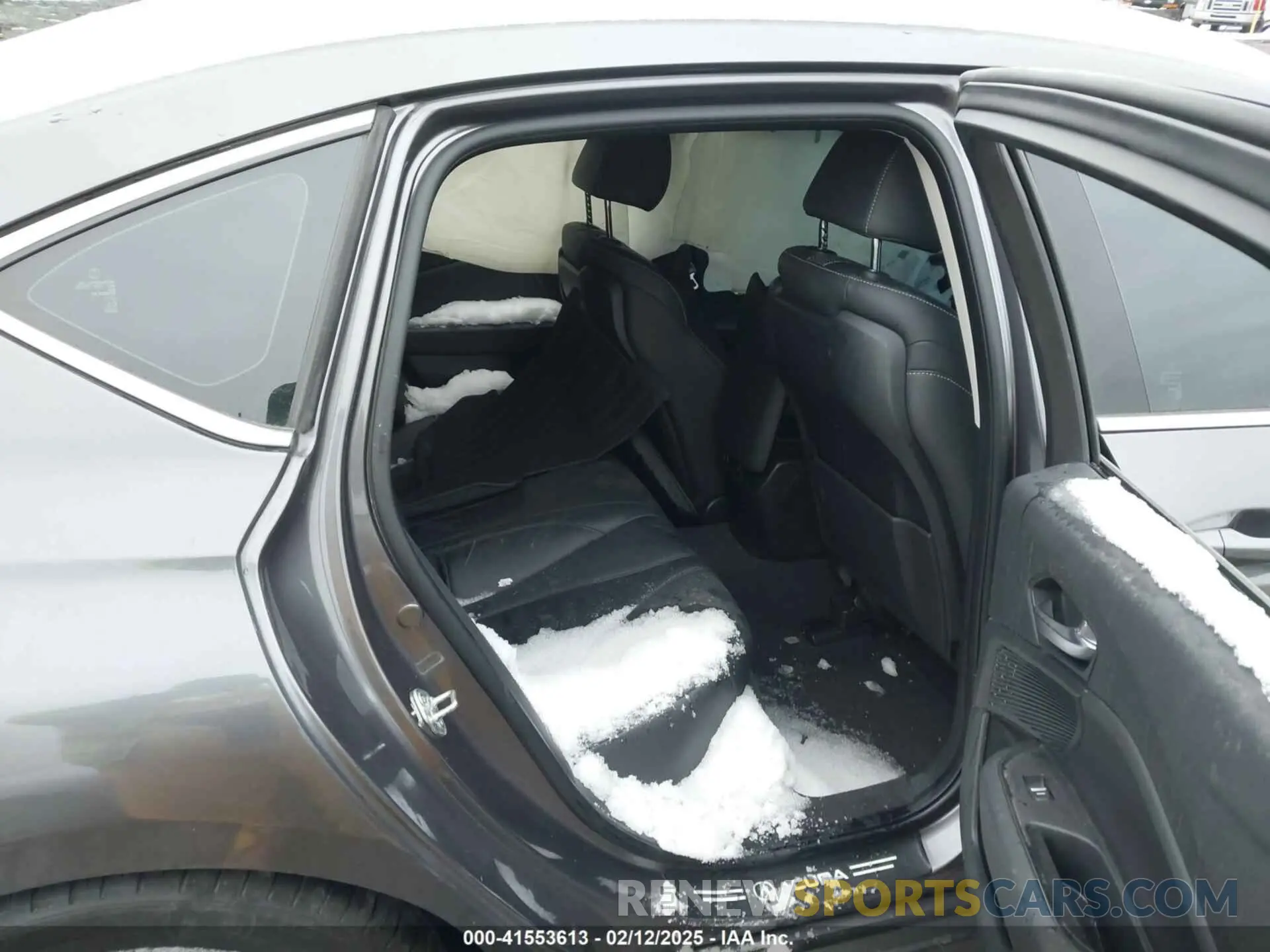 8 Photograph of a damaged car 19UUB6F40MA002194 ACURA TLX 2021