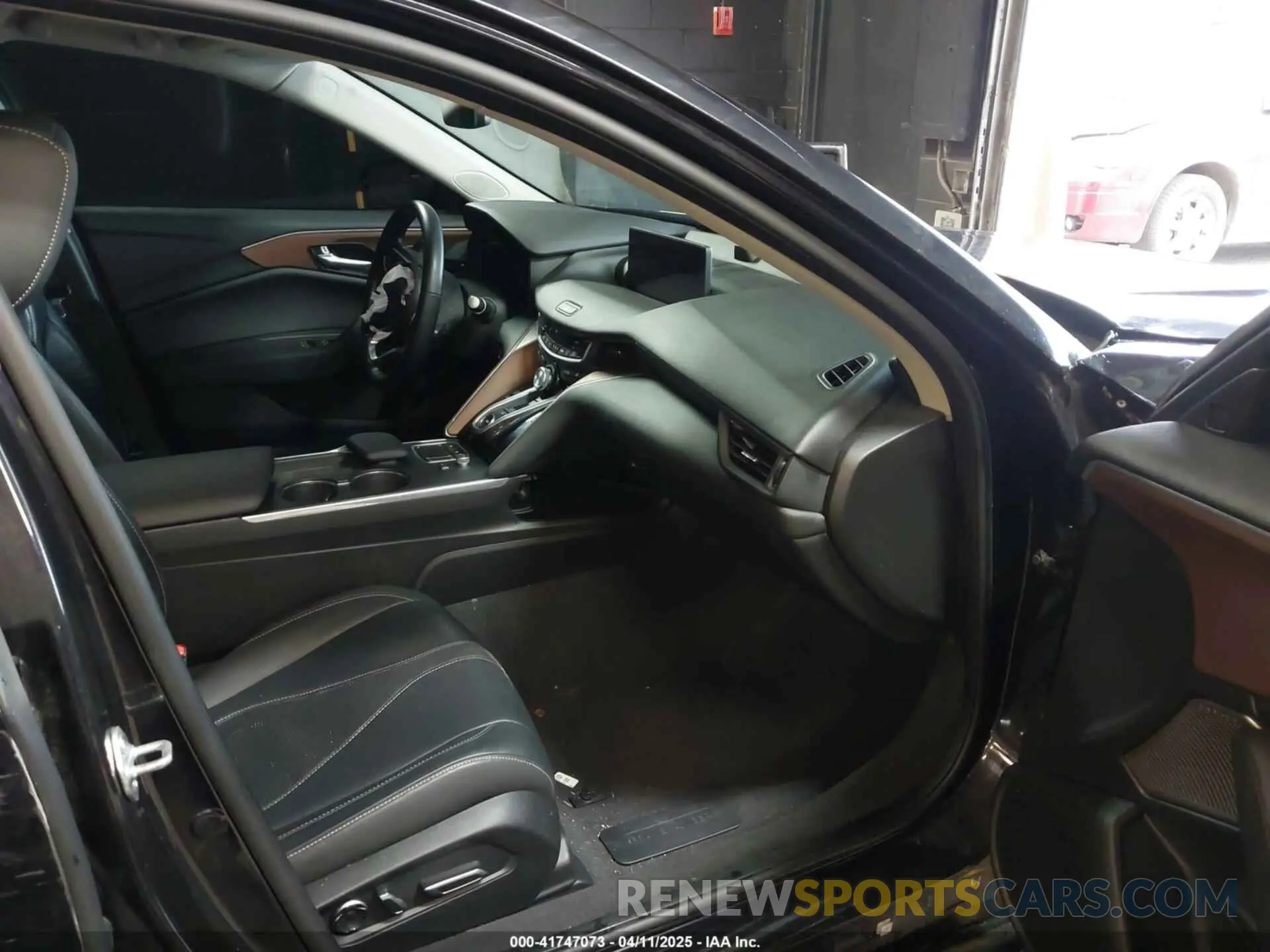 5 Photograph of a damaged car 19UUB6F41MA010563 ACURA TLX 2021