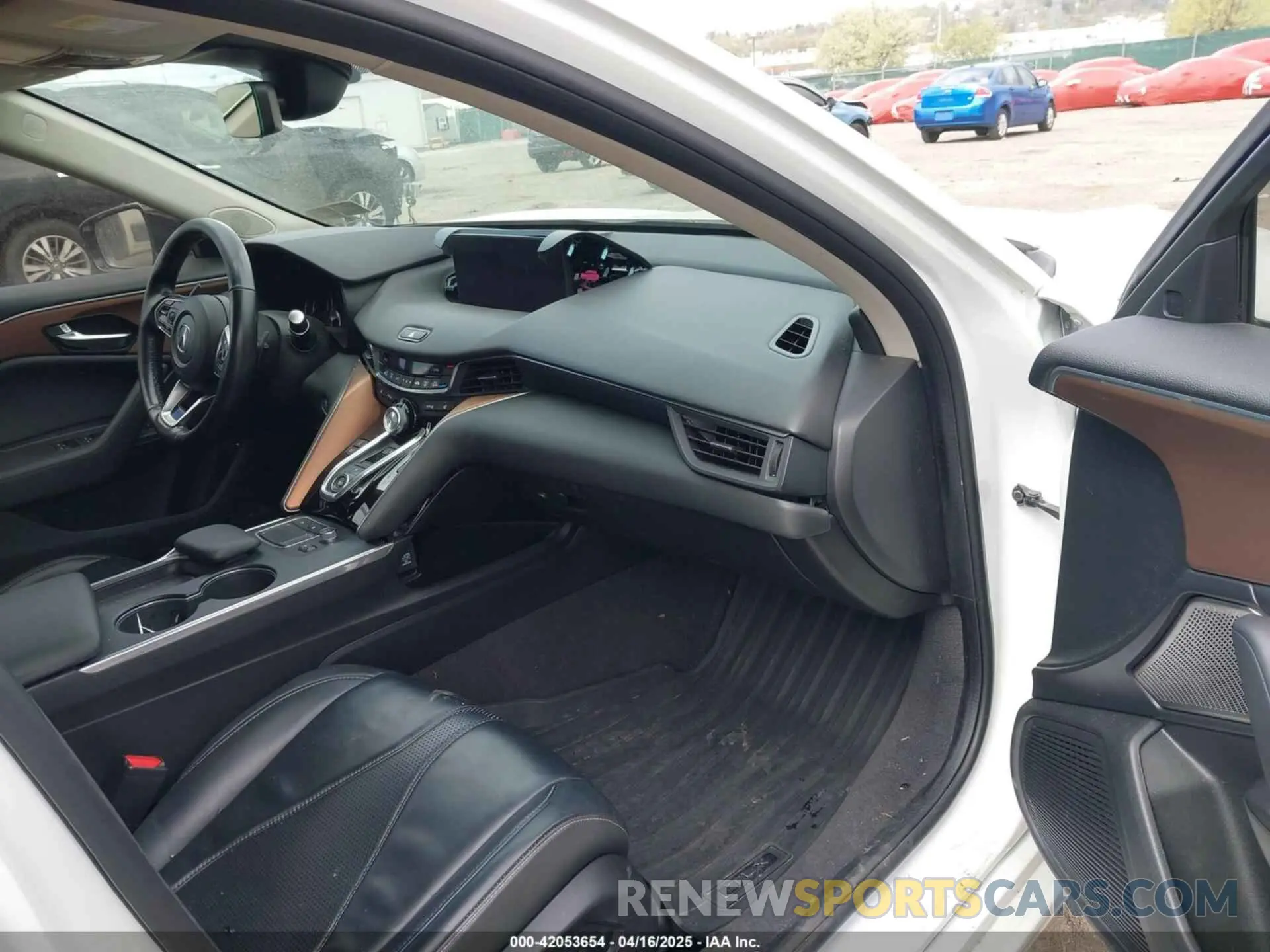 5 Photograph of a damaged car 19UUB6F42MA011351 ACURA TLX 2021