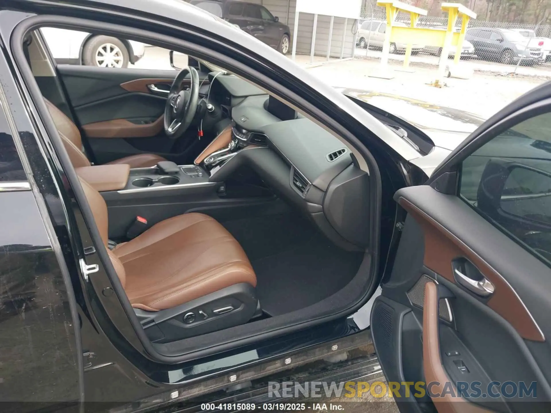 5 Photograph of a damaged car 19UUB6F48MA004162 ACURA TLX 2021