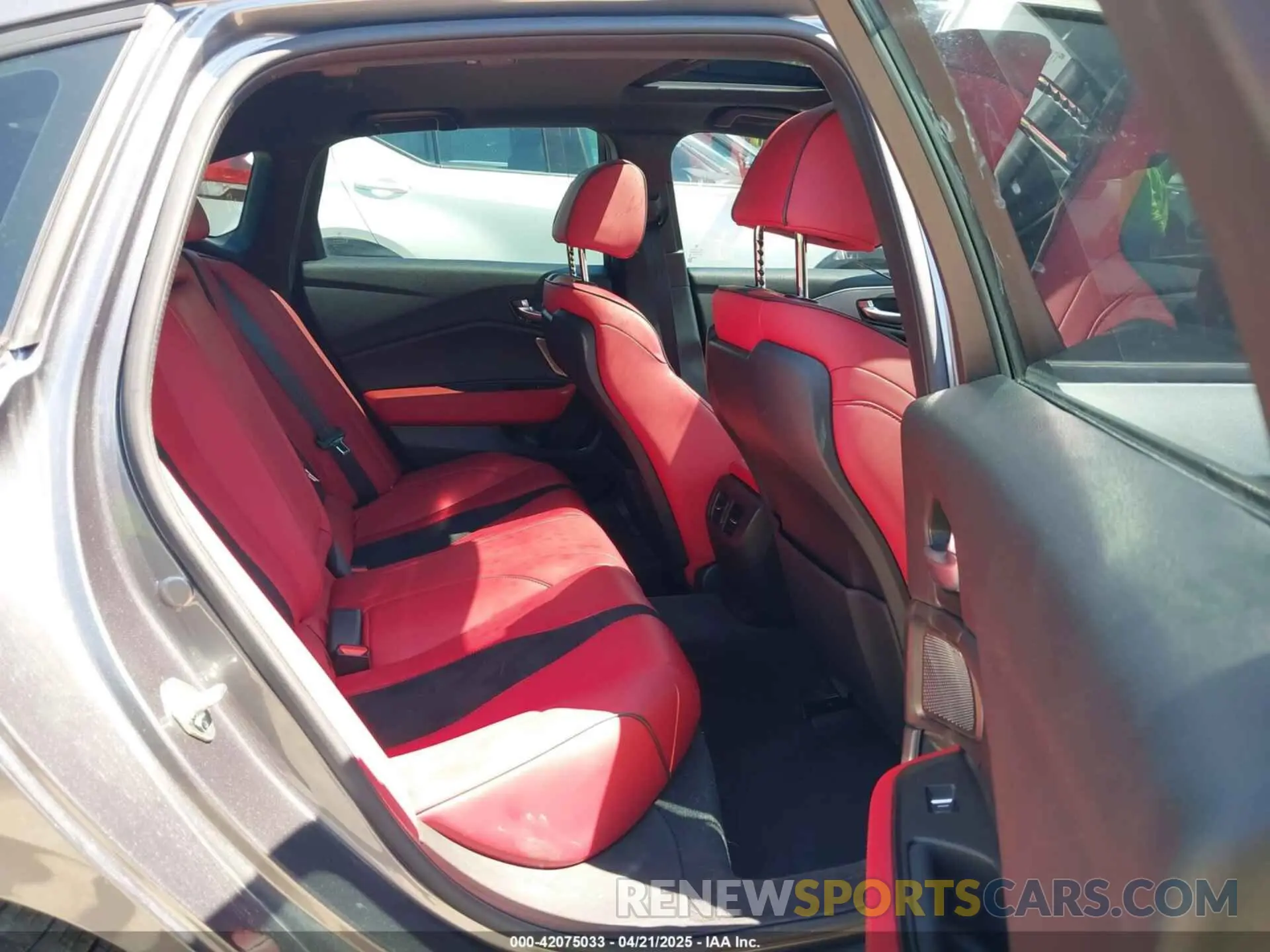 8 Photograph of a damaged car 19UUB6F52MA000424 ACURA TLX 2021