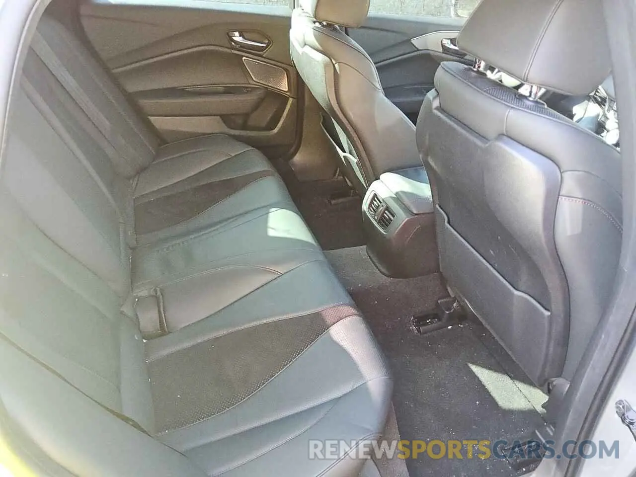 10 Photograph of a damaged car 19UUB6F53MA001341 ACURA TLX 2021