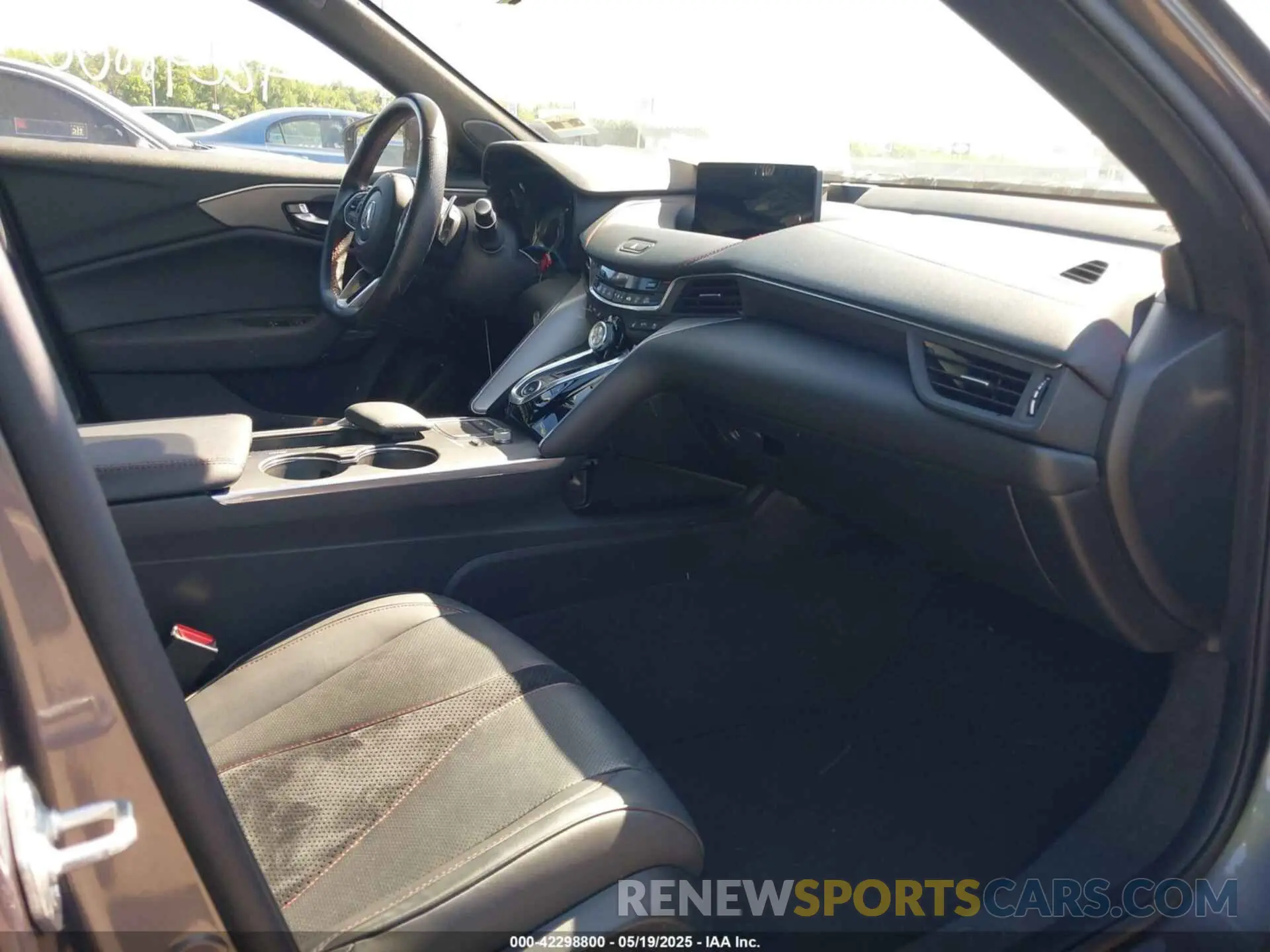 5 Photograph of a damaged car 19UUB6F55MA007934 ACURA TLX 2021