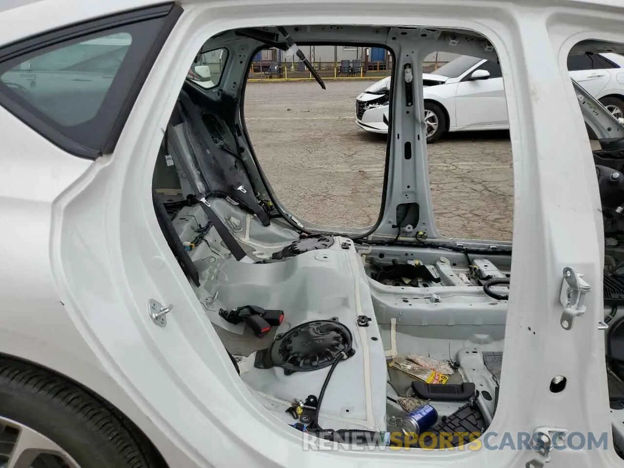 10 Photograph of a damaged car 19UUB6F58MA010147 ACURA TLX 2021