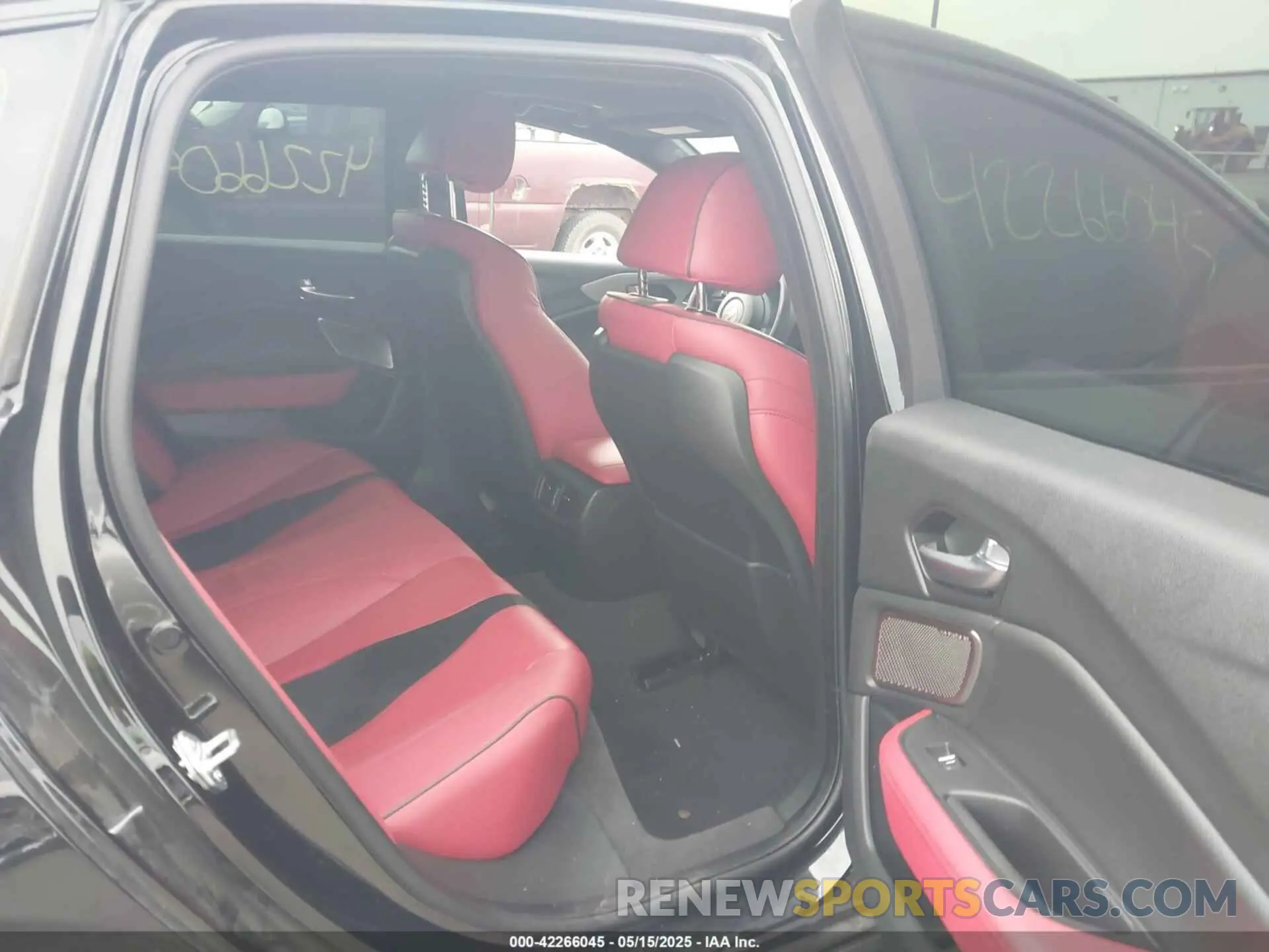 8 Photograph of a damaged car 19UUB6F58MA011427 ACURA TLX 2021