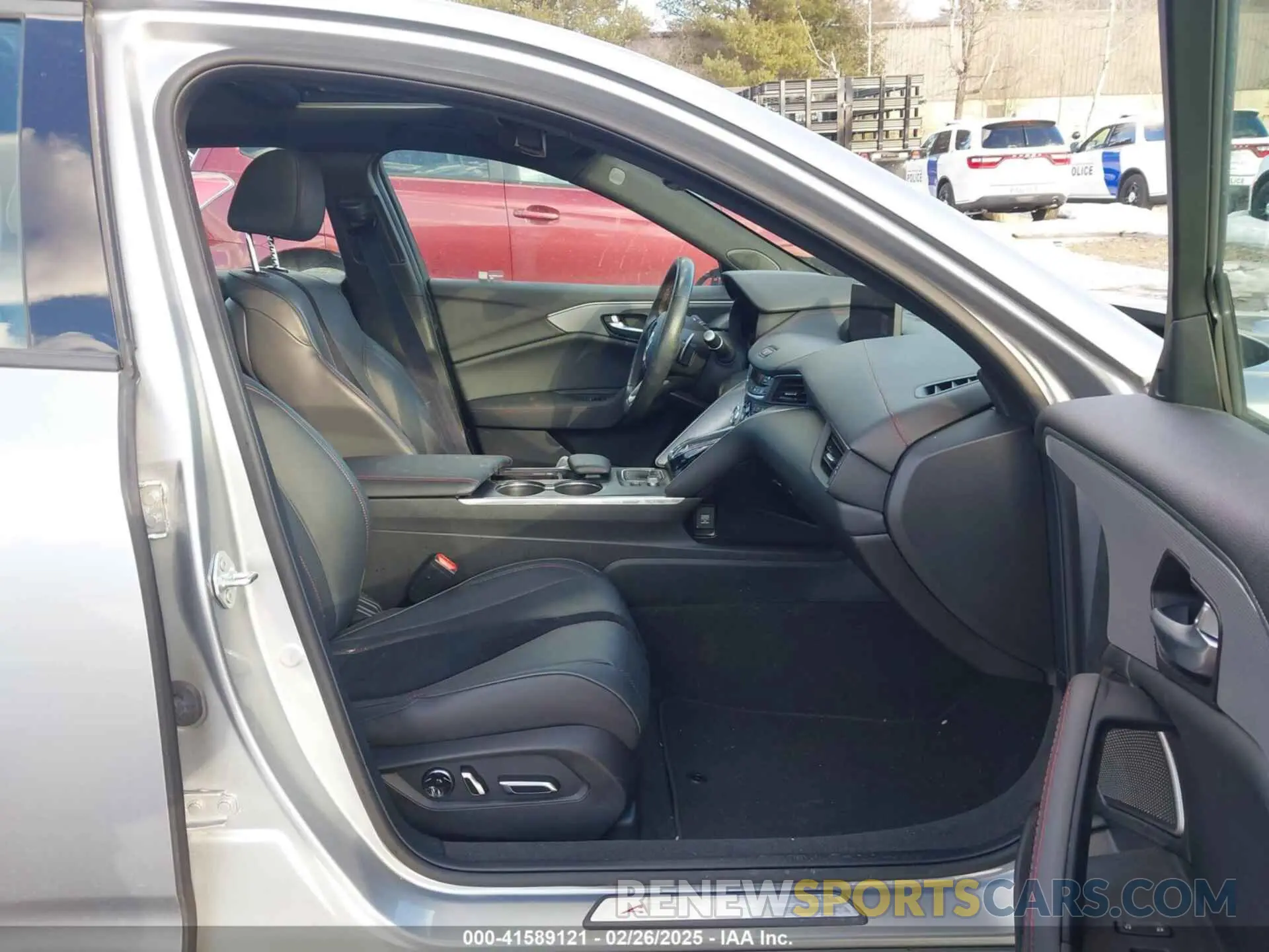 5 Photograph of a damaged car 19UUB6F5XMA012031 ACURA TLX 2021