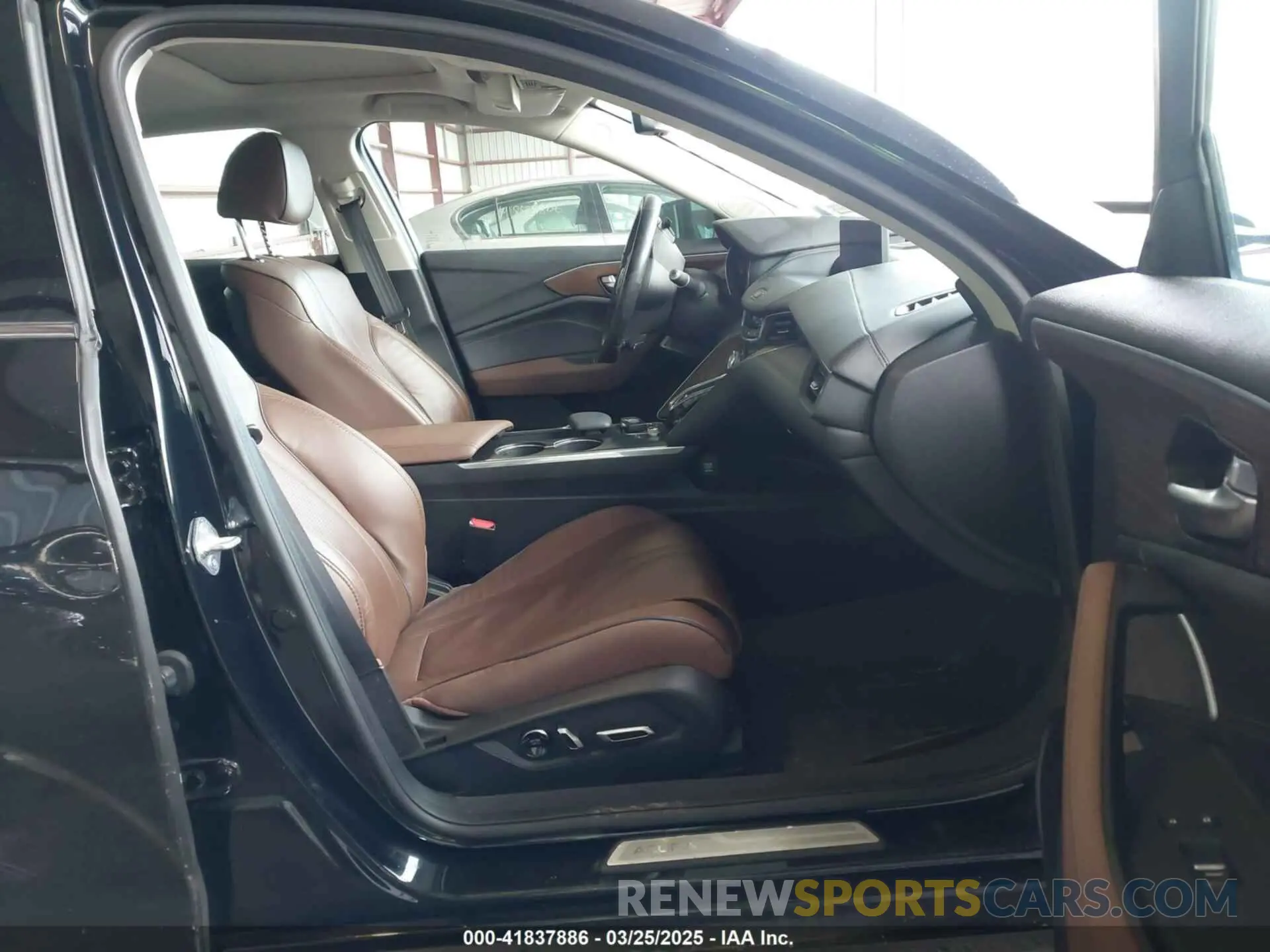 5 Photograph of a damaged car 19UUB6F60MA011236 ACURA TLX 2021
