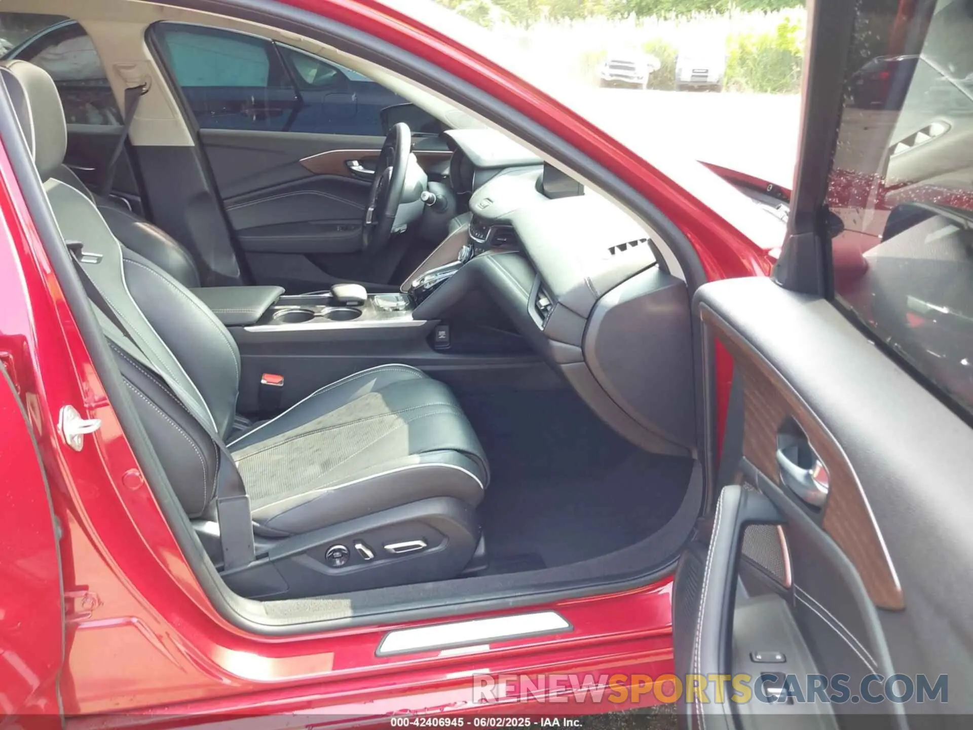5 Photograph of a damaged car 19UUB6F64MA006427 ACURA TLX 2021