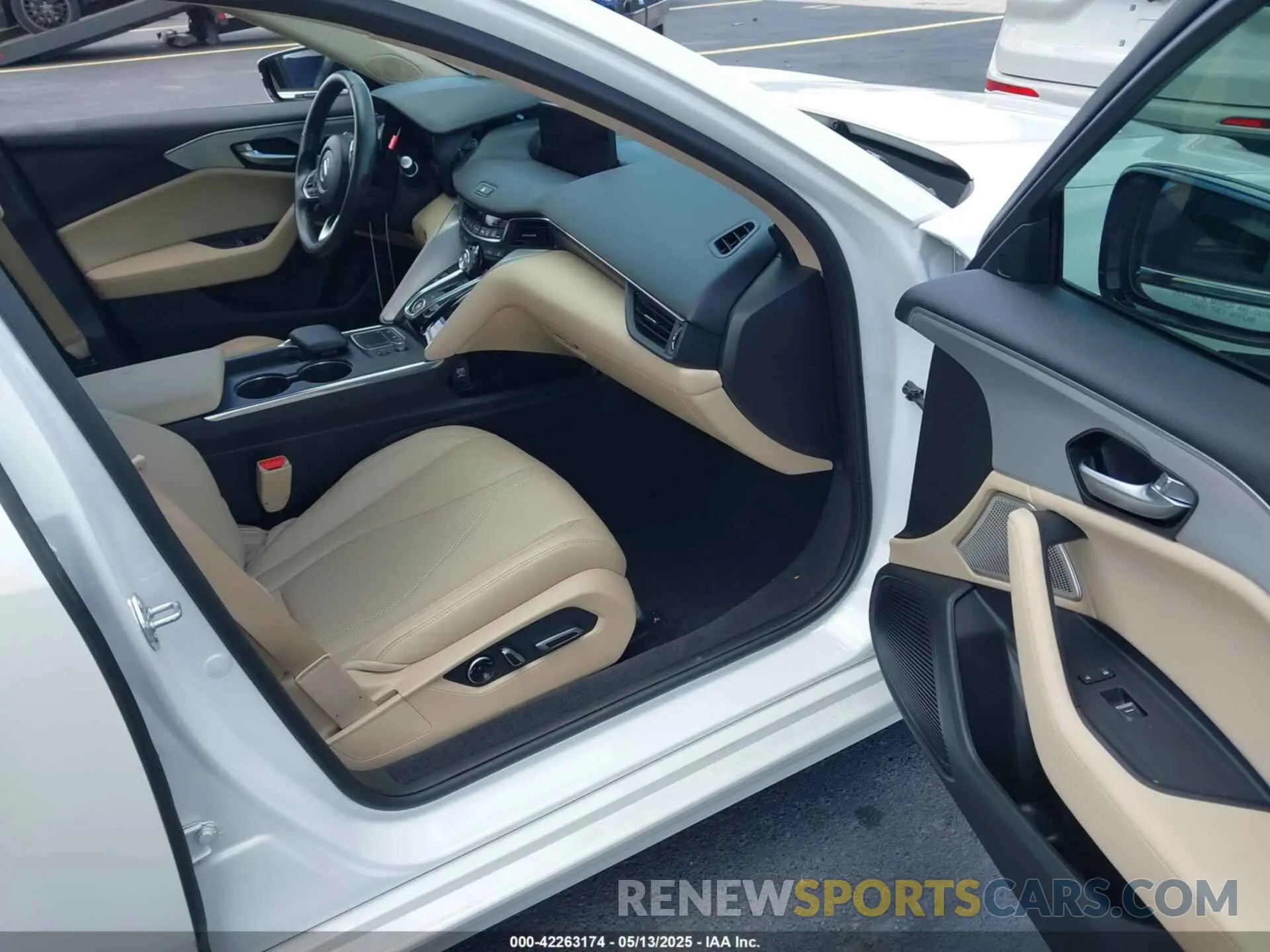 5 Photograph of a damaged car 19UUB5F44NA004283 ACURA TLX 2022