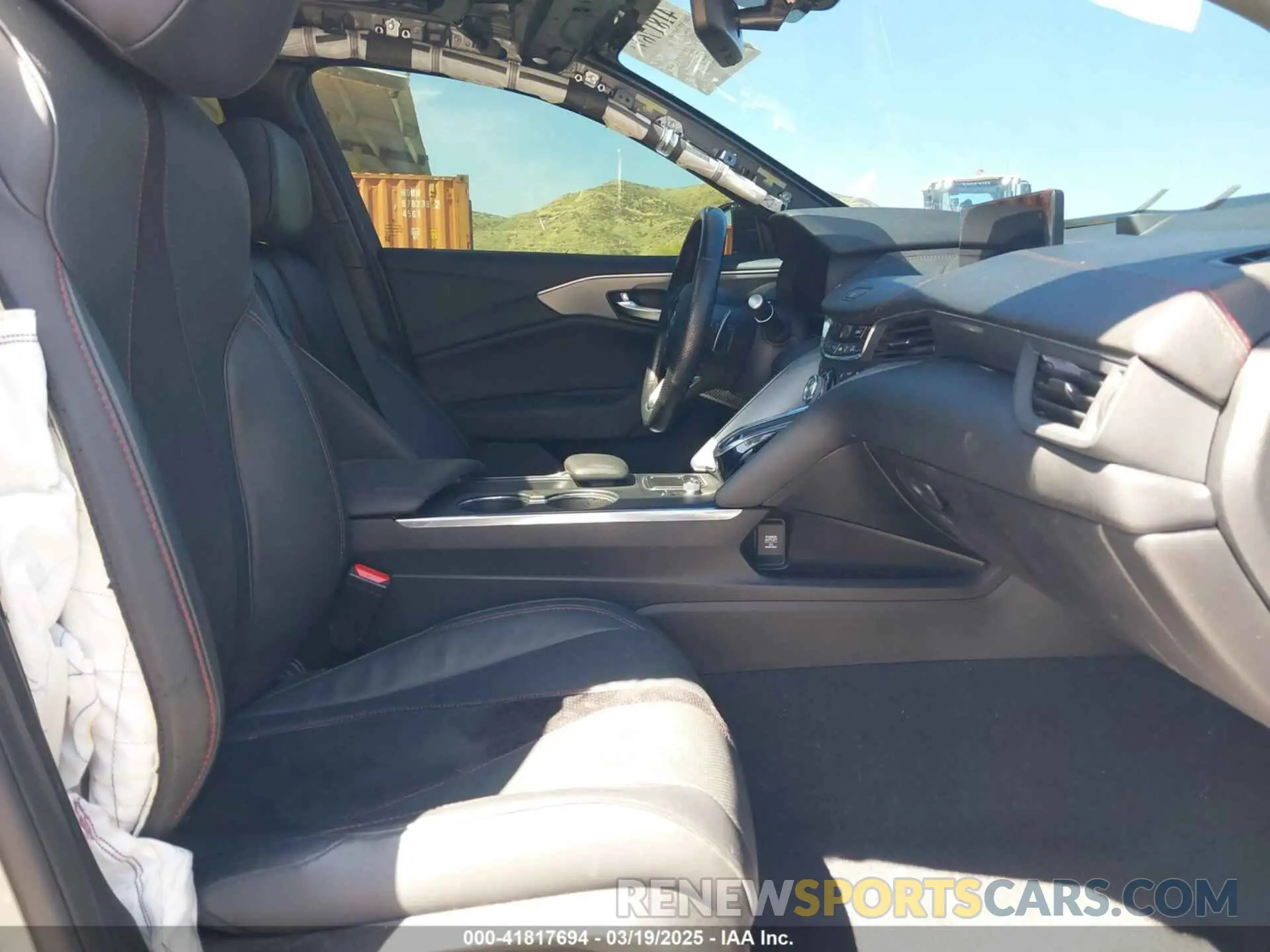 5 Photograph of a damaged car 19UUB5F52NA003934 ACURA TLX 2022