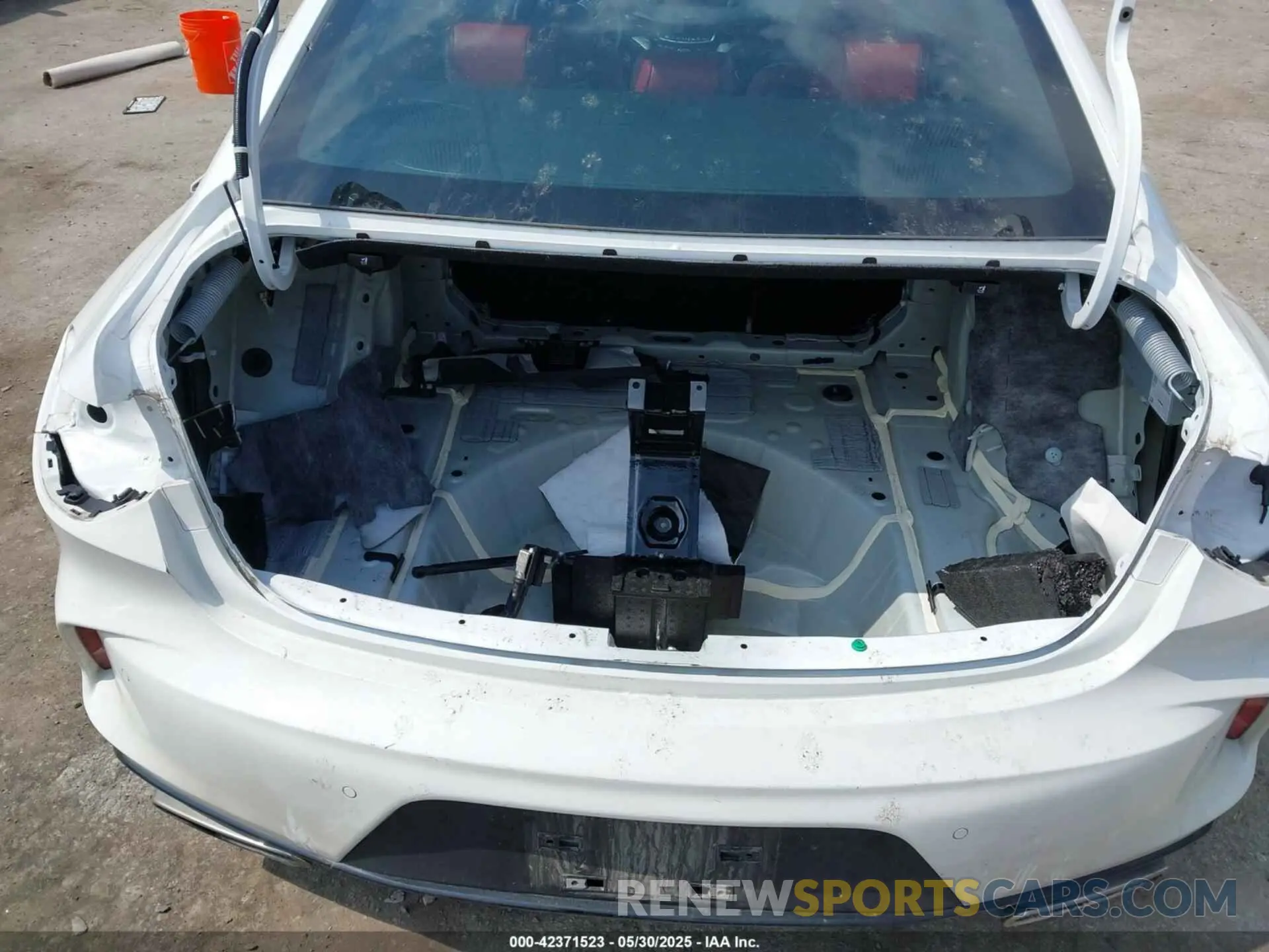 17 Photograph of a damaged car 19UUB5F56NA004956 ACURA TLX 2022