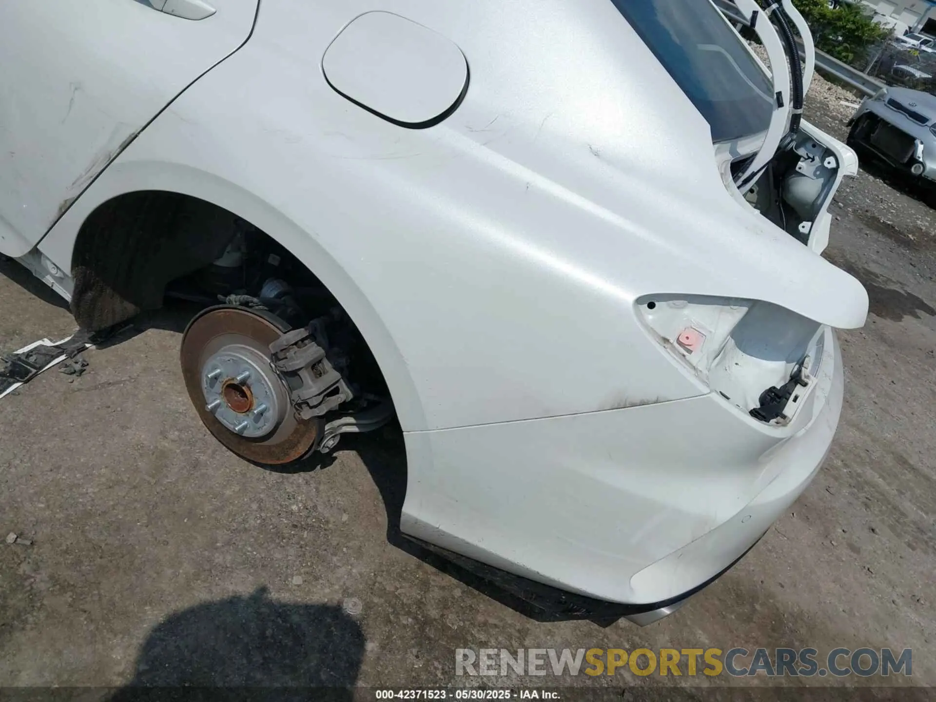 18 Photograph of a damaged car 19UUB5F56NA004956 ACURA TLX 2022
