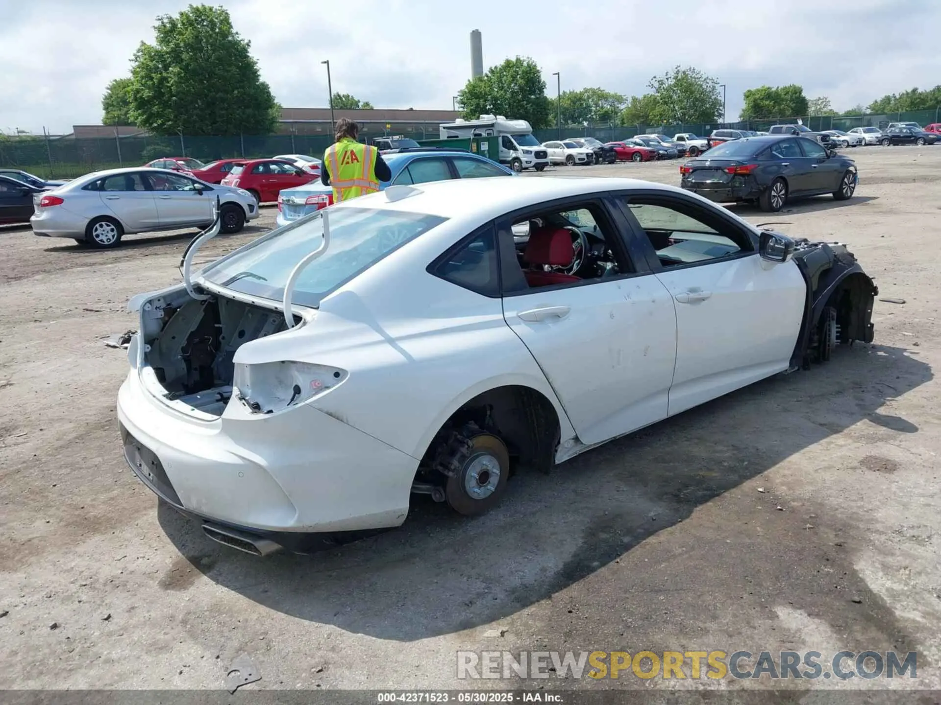 4 Photograph of a damaged car 19UUB5F56NA004956 ACURA TLX 2022