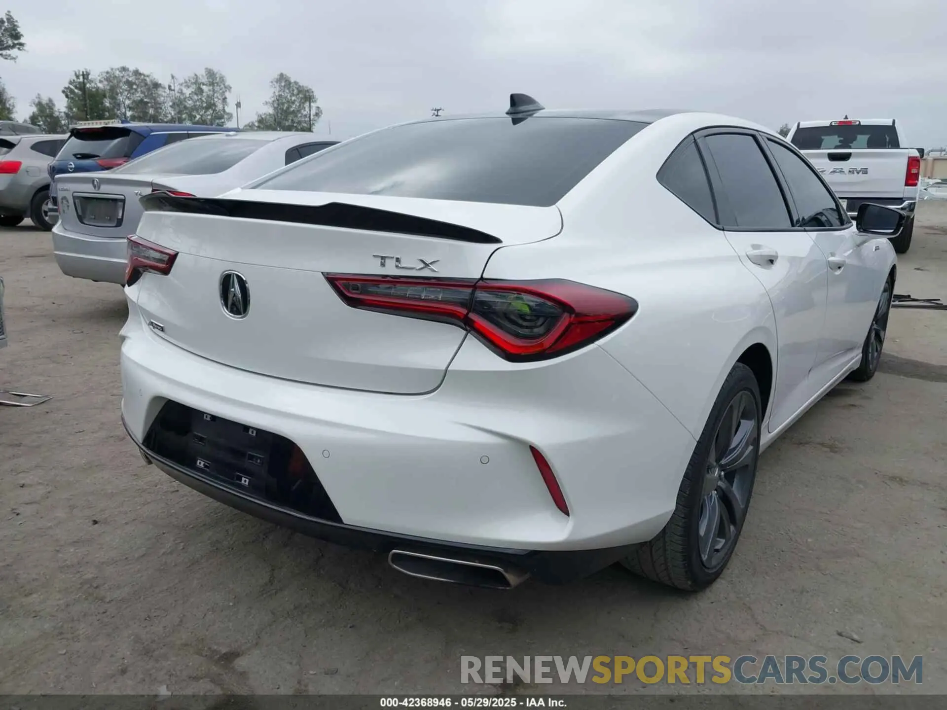 4 Photograph of a damaged car 19UUB5F59NA001954 ACURA TLX 2022