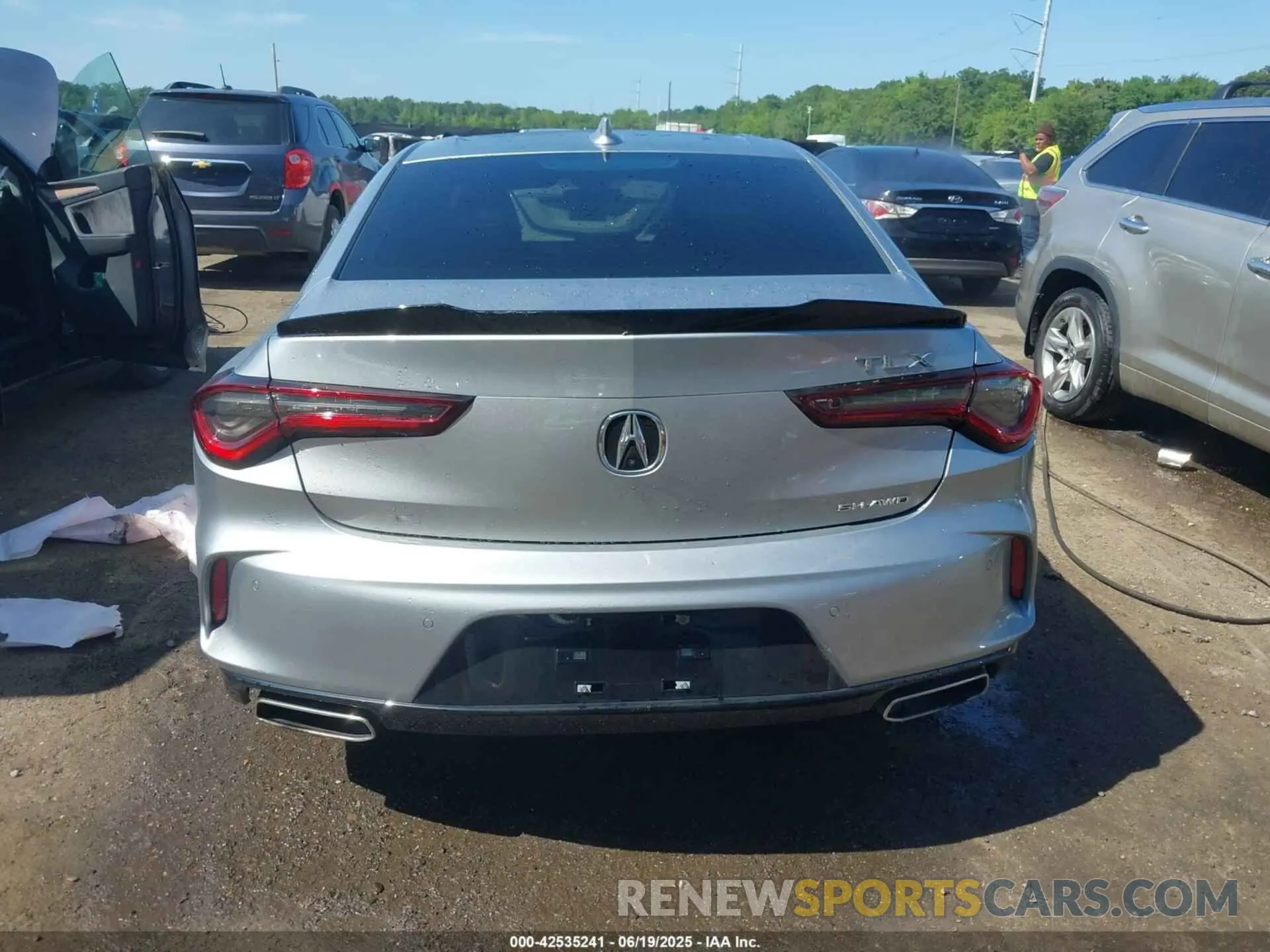 15 Photograph of a damaged car 19UUB6F55NA000810 ACURA TLX 2022