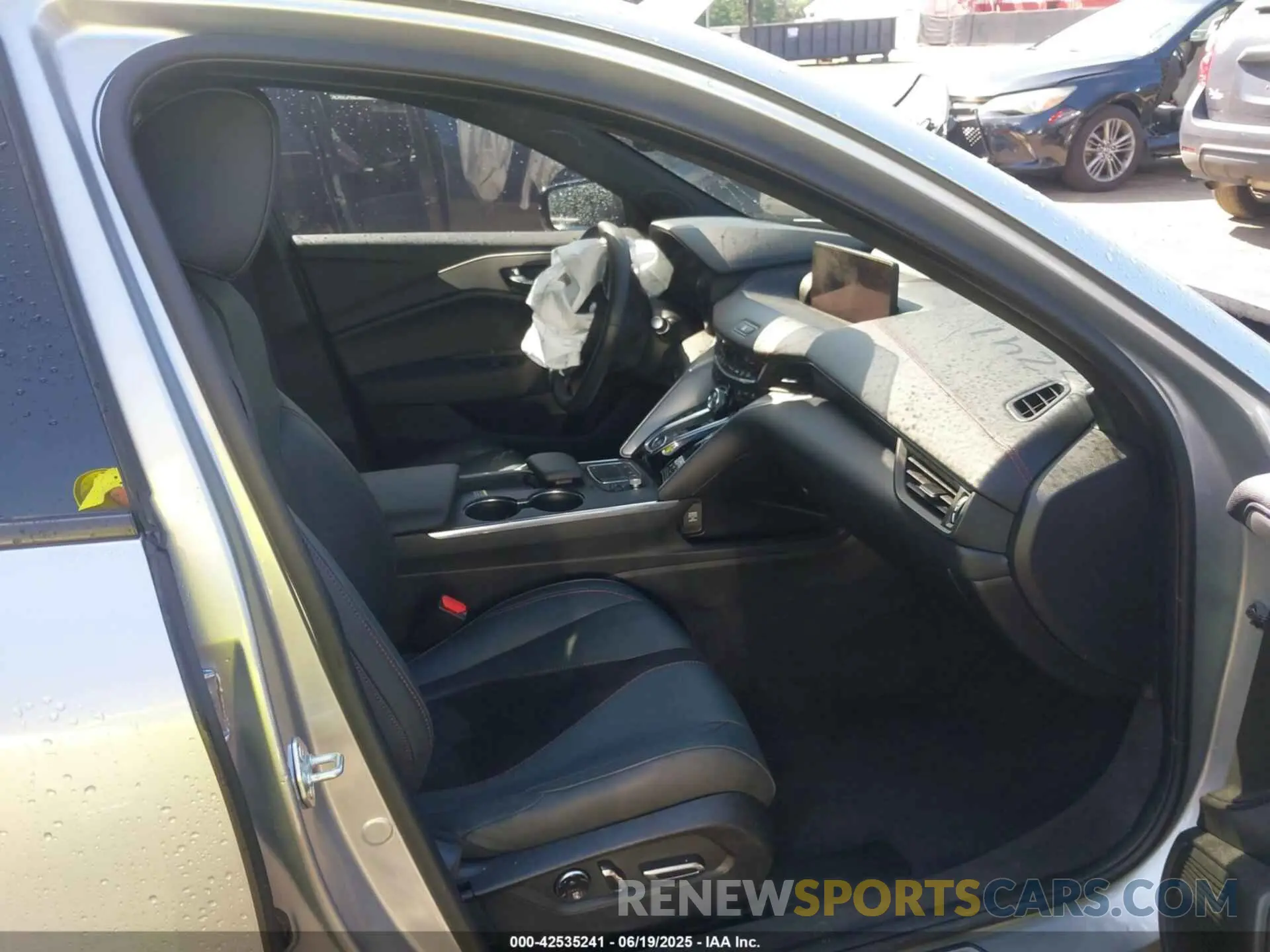5 Photograph of a damaged car 19UUB6F55NA000810 ACURA TLX 2022